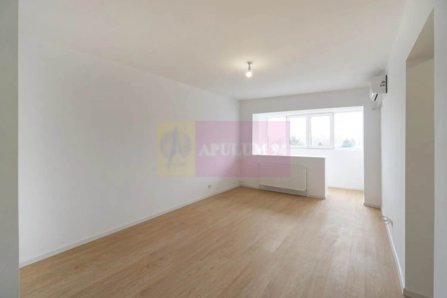 Apartament 2 camere renovat Campia Libertatii - Agentia Imobiliara Apulum 94 va propune spre vanzare
 Apartament 2 camere | 50 mp | renovare integrală 2026 | Câmpia Libertății lângă IOR

Un spațiu gândit pentru confort modern, într-o zonă consacrată

Situat într-un imobil solid construit în 1974, acest apartament de 2 camere, cu o suprafață de 50 mp, a fost complet renovat în 2026, pentru a răspunde standardelor actuale de locuire.

Design & finisaje

* Renovare integrală, cu înlocuirea tuturor instalațiilor
* Parchet SPC – estetic, durabil, ușor de întreținut
* Finisaje moderne, în tonuri echilibrate
* Balcon spațios, ideal pentru relaxare sau zonă de lucru

Lumina naturală este un element definitoriu, datorită orientării Sud-Vest, oferind un ambient cald pe tot parcursul zilei.

Confort tehnic

* Centrală termică proprie
* Aer condiționat
* Instalații noi, optimizate pentru eficiență și siguranță

 Localizare
Poziționat în zona Câmpia Libertății, apartamentul beneficiază de proximitatea unor repere importante:

* Parcul IOR – spațiu verde emblematic
* Mall ParkLake
* Acces rapid către zona Dristor (metrou)
* În apropiere de Școala Leonardo Da Vinci
Merita vizionat
