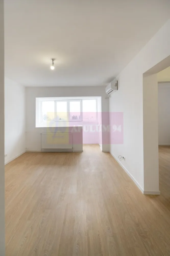 Apartament 2 camere renovat Campia Libertatii - Agentia Imobiliara Apulum 94 va propune spre vanzare
 Apartament 2 camere | 50 mp | renovare integrală 2026 | Câmpia Libertății lângă IOR

Un spațiu gândit pentru confort modern, într-o zonă consacrată

Situat într-un imobil solid construit în 1974, acest apartament de 2 camere, cu o suprafață de 50 mp, a fost complet renovat în 2026, pentru a răspunde standardelor actuale de locuire.

Design & finisaje

* Renovare integrală, cu înlocuirea tuturor instalațiilor
* Parchet SPC – estetic, durabil, ușor de întreținut
* Finisaje moderne, în tonuri echilibrate
* Balcon spațios, ideal pentru relaxare sau zonă de lucru

Lumina naturală este un element definitoriu, datorită orientării Sud-Vest, oferind un ambient cald pe tot parcursul zilei.

Confort tehnic

* Centrală termică proprie
* Aer condiționat
* Instalații noi, optimizate pentru eficiență și siguranță

 Localizare
Poziționat în zona Câmpia Libertății, apartamentul beneficiază de proximitatea unor repere importante:

* Parcul IOR – spațiu verde emblematic
* Mall ParkLake
* Acces rapid către zona Dristor (metrou)
* În apropiere de Școala Leonardo Da Vinci
Merita vizionat