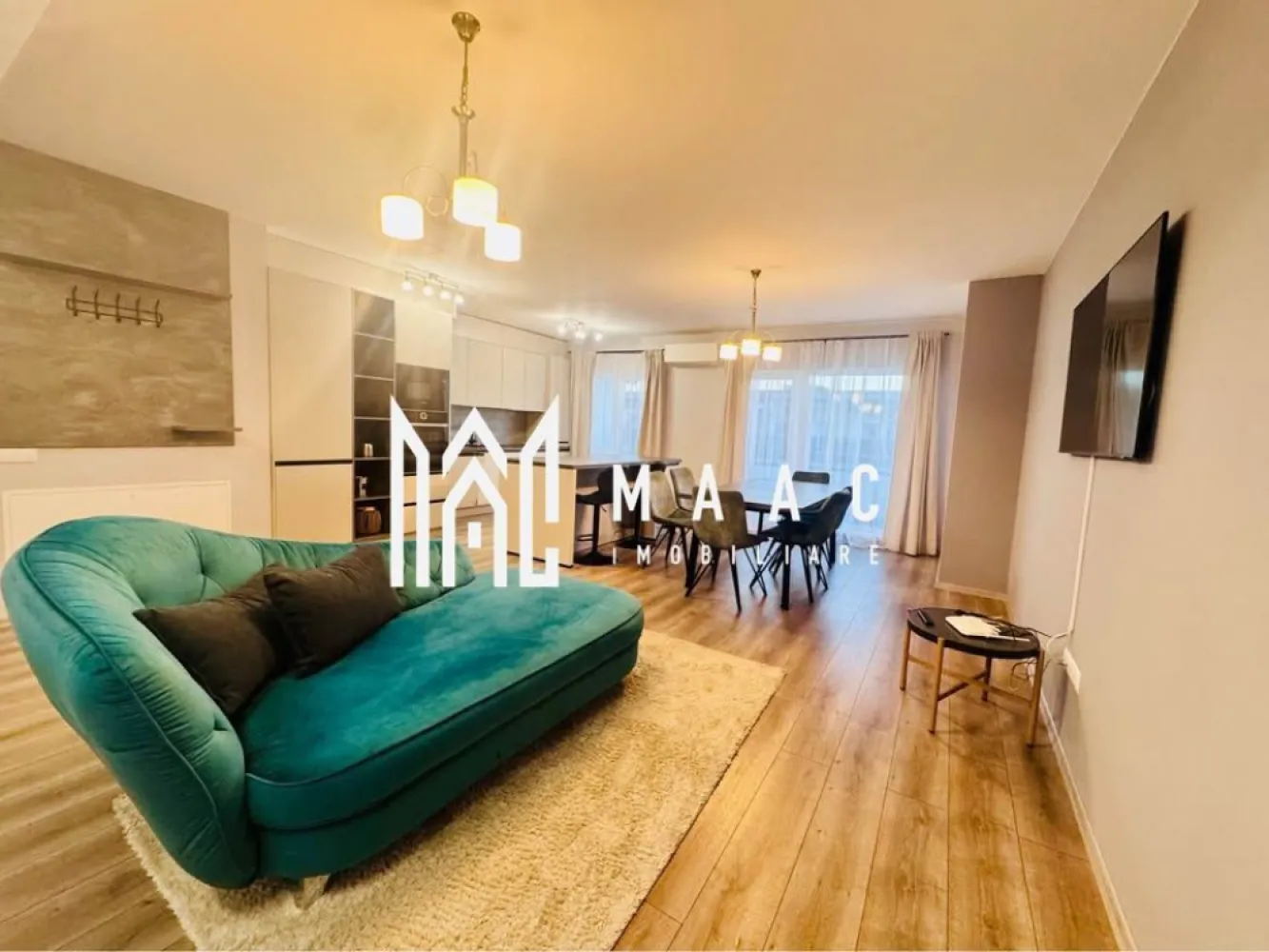 Penthouse Modern cu 3 Dormitoare I 3 Terase I Zona Kogălniceanu - MAAC Imobiliare vă propune spre vânzare un penthouse exclusivist, complet mobilat și utilat, situat într-una dintre cele mai apreciate zone ale Sibiului – Piața Cluj / Kogălniceanu. O proprietate rară, ce îmbină confortul modern cu o locație excelentă, foarte aproape de Centrul Istoric.

Caracteristici principale:
Suprafață utilă: 88 mp
Compartimentare eficientă și echilibrată:
Living luminos cu bucătărie open-space
3 dormitoare spațioase
2 băi complet echipate (cadă și duș walk-in)
Spații de depozitare inteligent integrate
3 terase generoase, aproximativ 15 mp fiecare, cu acces direct din living și dormitoare

Dotări și finisaje premium:
Apartament complet mobilat și utilat, mobilier realizat pe comandă
Bucătărie modernă, complet echipată (inclusiv mașină de spălat vase)
Aer condiționat
Băi placate integral cu marmură
Etaj superior, cu lumină naturală din abundență și vedere deschisă
Terase ideale pentru relaxare și timp de calitate în aer liber

Parcare:
2 locuri de parcare incluse în preț (un loc exterior și un loc interior, după caz)
Localizare excelentă:
Zonă selectă, liniștită și bine conectată
Aproximativ 7 minute până în Centrul Istoric
Acces rapid către principalele puncte de interes
Magazine, școli, parc și supermarketuri în imediata apropiere

Proprietatea se poate achiziționa și prin credit bancar.

Această proprietate este ideală atât pentru o familie care își dorește un standard ridicat de locuire, cât și pentru investiție într-o zonă cu cerere constantă.

Pentru detalii suplimentare, consultanță sau programarea unei vizionări, va rugăm să ne contactati specificand ID: CP2861402.