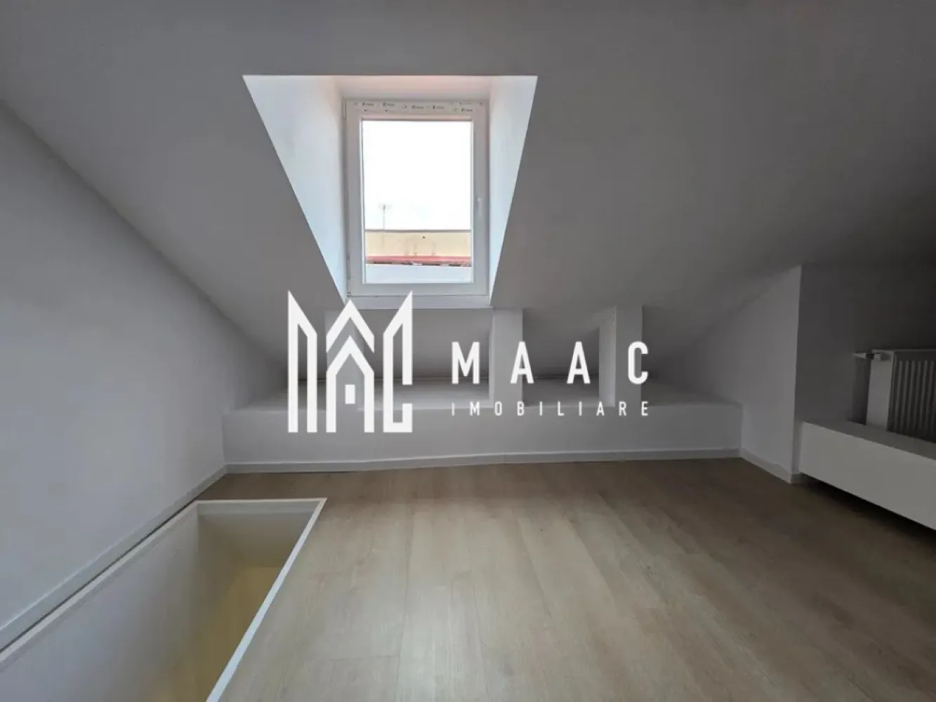 Apartament 3 camere | 65 mp | Zona Lazaret - MAAC Imobiliare vă propune spre vânzare un apartament cu 3 camere situat la casă, cu acces direct din stradă, amplasat într-o zonă centrală și bine conectată a orașului Sibiu – zona Gării. Proprietatea reprezintă o oportunitate excelentă atât pentru locuit, cât și pentru desfășurarea unor activități de birouri, cabinet sau alte activități comerciale, datorită poziționării avantajoase și accesului facil către principalele puncte de interes ale orașului.

Apartamentul are o suprafață utilă de aproximativ 65 mp și beneficiază de o compartimentare practică, gândită pentru confort și funcționalitate. Accesul individual direct din stradă oferă un plus de independență și flexibilitate, aspect important atât pentru uz rezidențial, cât și pentru activități profesionale.

Compartimentarea proprietății este realizată astfel:
-3 camere spațioase
-bucătărie
-baie
-hol de acces
-acces direct din stradă

Avantaje și dotări:
-poziționare centrală
-ideal pentru locuință sau birouri
-acces facil către principalele puncte de interes ale orașului
-aproape de magazine și mijloace de transport în comun
-la aproximativ 10 minute de mers pe jos până la mall
-acces individual direct din stradă
-compartimentare practică și versatilă
-zonă cu acces rapid către centrul orașului și zonele comerciale importante

Localizarea în zona Gării din Sibiu oferă conexiuni rapide către centrul orașului, centre comerciale, instituții și zone de interes, ceea ce transformă această proprietate într-o alegere potrivită atât pentru investiție, cât și pentru utilizare personală sau profesională.

Pentru mai multe detalii sau pentru programarea unei vizionări, vă rugăm să ne contactați specificând CP3094430.