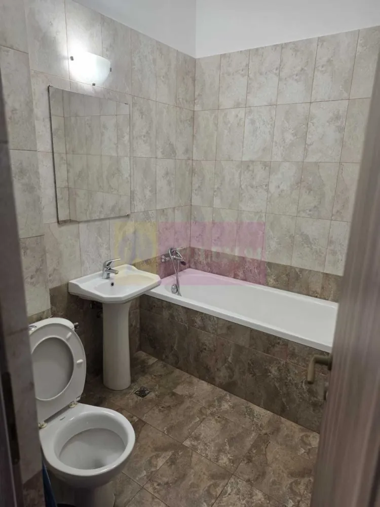 Studio 2 camere, mobilat Drumul Taberei, Valea Doftanei, Brancusi - Agentia Imobiliara Apulum 94 va ofera spre vanzare
Studio 2 camere in Cartierul ANL Brancusi , langa parc, drumul Valea Doftanei

Locuinta are o suprafata generoasa, 47,5 mp , tamplarie PVC cu geam termopan.

Studioul este pozitionat la etajul 1 al unui bloc cu 4 niveluri, constructie 2008, bloc amplasat in zona Valea Doftanei langa parcul Anl Barncusi.

Locuinta beneficiaza de centrala termica de apartament, se vinde complet mobilat si utilat(vezi foto).
 Mobilierul facut pe comanda, dressing, mobilier bucatarie, dormitor, living. 

Contorizat individual la utilitati asigura costuri mici de intretinere.

Zona este extrem de lnistita, in apropiere exista parc si zona de agrement, magazine de aprovizionare, scoala, gradinita, RATB in fata blocului, 
STATIA de metrou Valea Ialonitei la 8 minute !
NU se accepta credit imobiliar.