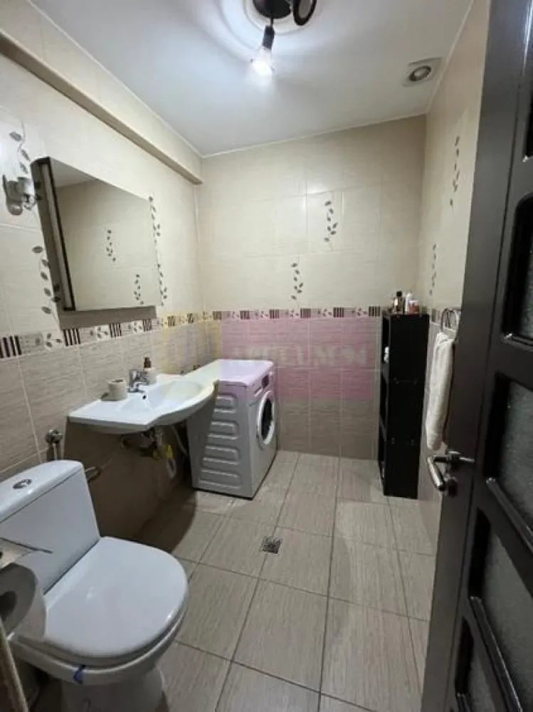 EXCEPTIONAL !!! Duplex, 3 camere in zona Colentine - Agentia Imobiliara Apulum 94 va propune spre vanzare un apartament duplex 3 camere etaj 5-6,suprafața 70 metri ,centrala proprie,electrocasnice și mobilier impecabil, a fost foarte puțin locuit.
Este poziționat cu vedere la lac,în fata blocului este stația de autobuz 282 la 300 m de Râul Colentina
Apartamentul este total amenajat,gresie,faianță,parchet,termopane și storuri exterioare din termopan