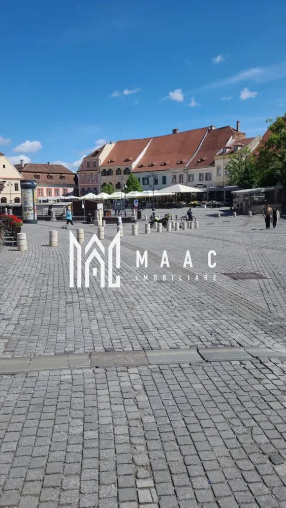 SPATIU COMERCIAL AMENAJAT FUNCTIONAL I PIATA MICA I SIBIU - MAAC Imobiliare vă propune spre vânzare spațiu central, aflat în Piața Mică. Compartimentarea și detaliile referitoare la spațiu se discută la vizionare. Fiecare afacere existentă în spațiul de vânzare are o intrare separată, ideală pentru investiție. 
Spațiul este foarte elegant și eficient compartimentat și utilat, gata pentru preluarea afacerilor existente în locație care sunt operaționale momentan.
Pentru mai multe detalii precizati telefonic ca ati vazut anuntul cu CP3093961.