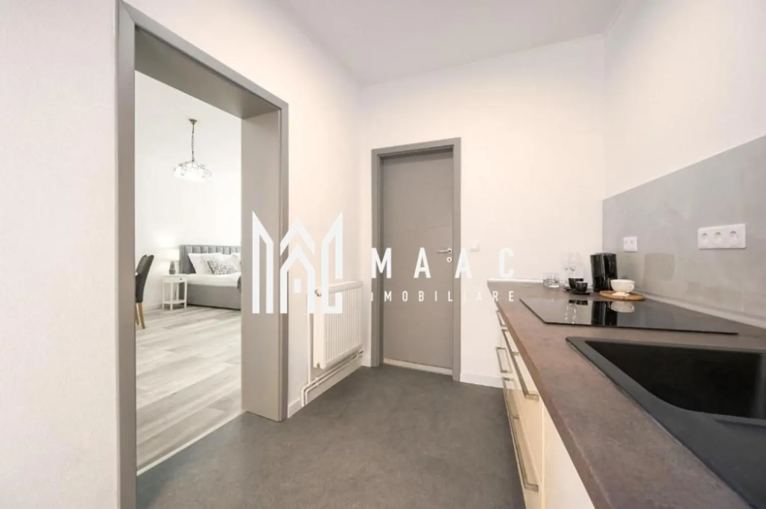DECOMANDAT 50 METRI PATRATI I APARTAMENT PIATA MICA I SIBIU - MAAC Imobiliare vă propune spre vânzare spațiu central, aflat în Piața Mică. 
Compartimentarea și detaliile referitoare la spațiu se discută la vizionare. 
Fiecare afacere existentă în spațiul de vânzare are o intrare separată, ideală pentru investiție. 
Spațiul este foarte elegant și eficient compartimentat și utilat, gata pentru preluarea afacerilor existente în locație care sunt operaționale momentan.
Pentru mai multe detalii precizati telefonic ca ati vazut anuntul cu CP3093931