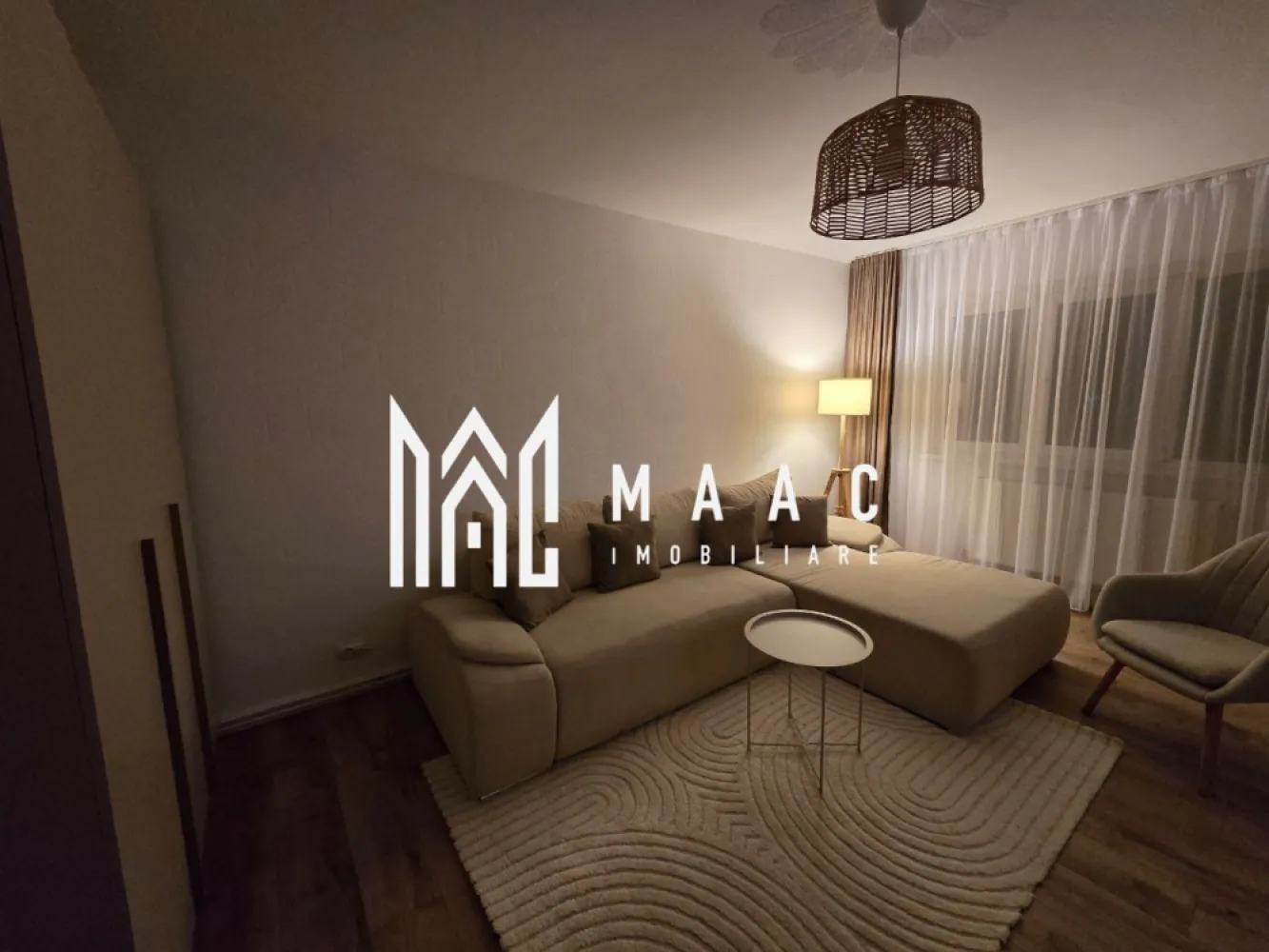 Apartament 2 camere | Modern | Renovat | Balcon | Dumbravii - MAAC Imobiliare ofera spre inchiriere apartament de 2 camere elegant, complet mobilat si utilat, renovat, in zona Calea Dumbravii (la 5 minute de centru).

Detalii despre apartament:
- Suprafață: 53 mp
- Compartimentare: 2 camere decomandate (sufragerie și dormitor), bucătărie separată, baie, cămară, debara și balcon.
- Etaj: 4
- Stare: Renovare recentă cu finisaje moderne și mobilă nouă
- Prima închiriere după renovare – mobilă nouă și de calitate superioară
- Centrală termică proprie și electrocasnice noi, la prima utilizare
- Spații de depozitare generoase în apartament, atât debara cât și cămară
- Locație premium
- Acces facil la transport: 1 minut până la stația de autobuz 
- Parcare: locuri de parcare gratuite în fața blocului
- Supermarket non-stop la 2 minute de mers pe jos
- În apropiere: centre de afaceri, bănci, cafenele, finanțe, facultăți și alte puncte de interes
- Apartament luminos, cu o priveliște panoramică asupra orașului și munților

Nu se acceptă animale de companie. Se percepe garantie in cuantumul a două chirii lunare. Disponibilitate din 25 Iunie. 

Pentru mai multe detalii sau pentru a programa o vizionare, va rugam specificati telefonic: CP3095925