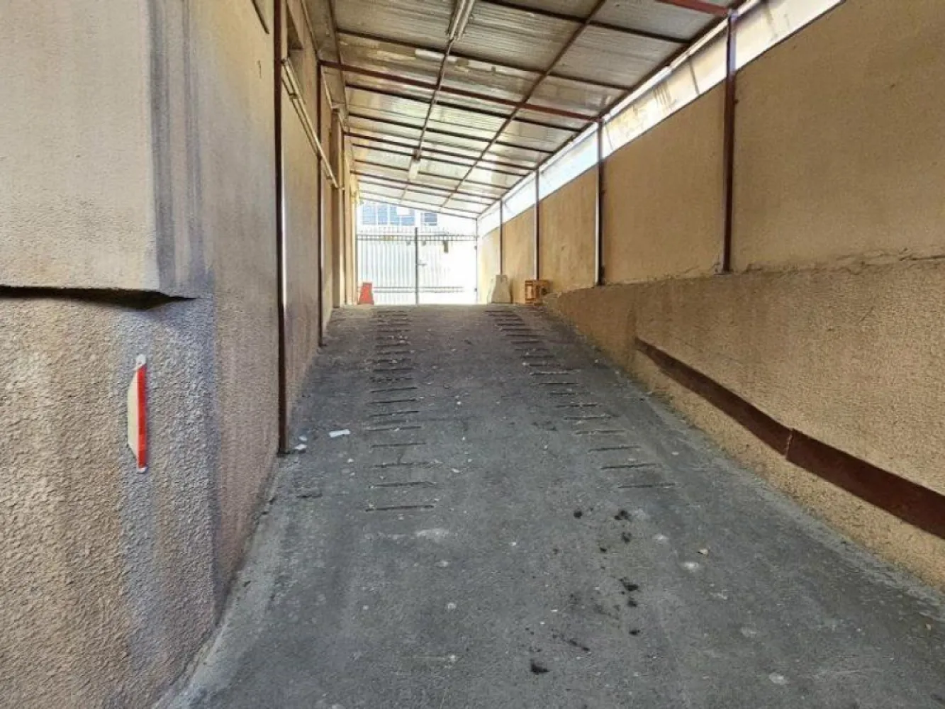 Militari spatiu subsol 272 mp - K IMOBILIARE prezinta in zona Militari Piata Veteranilor spatiu depozitare /productie/logistica suprafata utila 272 mp , construita 340 mp , rampa acces auto , energie electrica, apa , gaz , grup sanitar.
pretvanzare: 230000
monedavanzare: EUR
pretvanzaremp: 0
monedavanzaremp: EUR
pretinchiriere: 1500
monedainchiriere: EUR
monedainchiriereunitar: EUR