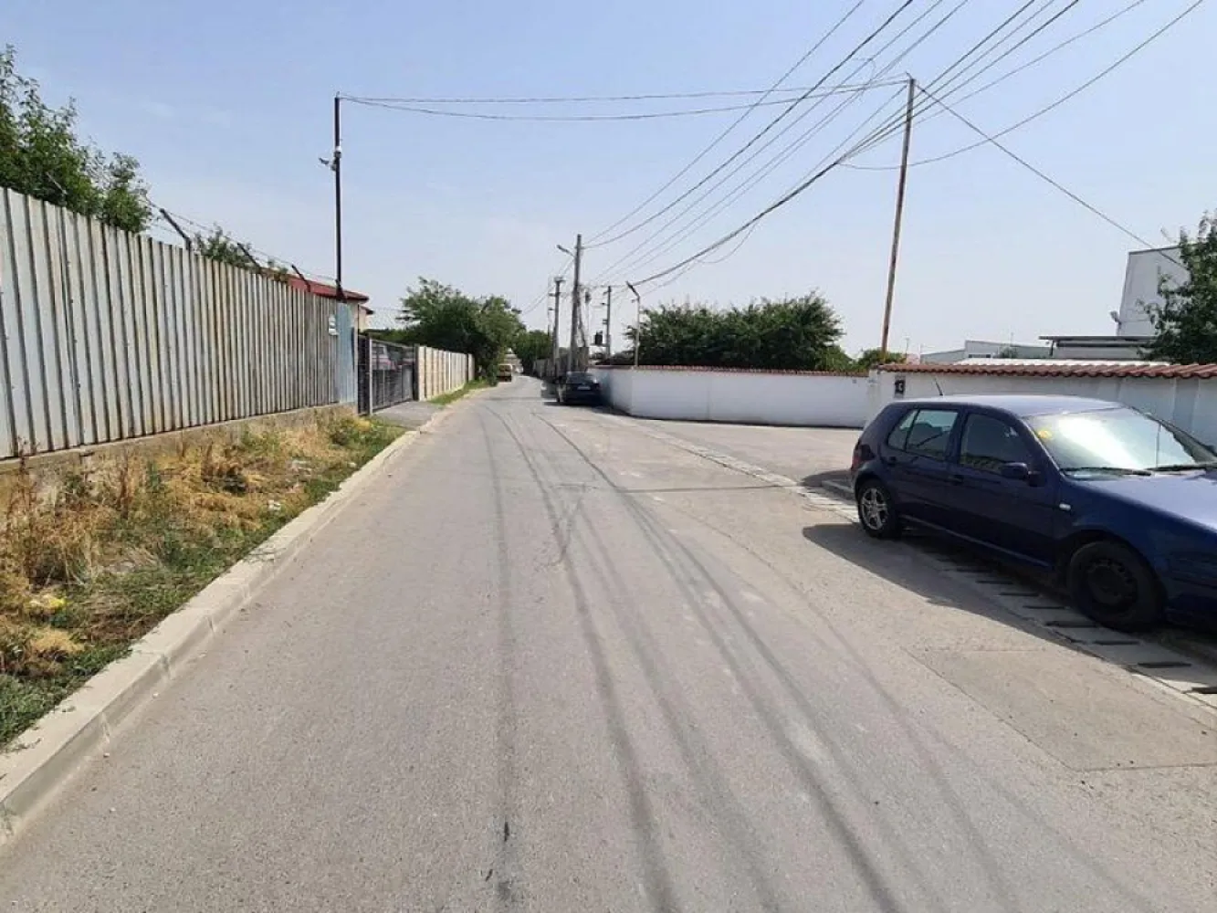 Bragadiru Str. Leordeni teren suprafata 400 mp - K Imobiliare propune in zona Sos. Alexandriei str. Leordeni , suprafata 400 mp , 17,86 ml deschidere la drum de servitute lat de 5 m , toate utilitatile , urbanism,P+2 , Pot 45% , Cut 1,5