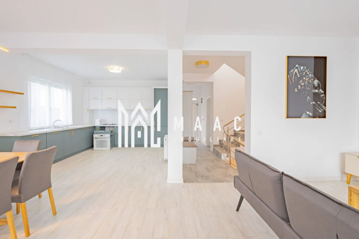 Casă în Cisnădioara I 550 mp Teren I 177 mp utili I Vedere catre Cetate - MAAC Imobiliare vă propune spre vânzare o casă individuală premium, situată într-un ansamblu rezidențial exclusivist din Cisnădioara, județul Sibiu, ideală pentru cei care caută liniște, natură și acces rapid către oraș.

Ansamblul este format din 18 case individuale, concepute pentru un stil de viață modern, cu accent pe intimitate și calitate. Proprietatea are regim de înălțime D+P+E și se vinde complet mobilată și utilată, fiind gata pentru mutare imediată.

Amplasare într-o zonă naturală deosebită, ideală pentru plimbări și activități în aer liber
Acces rapid, aproximativ 20 de minute, către:
Centrul municipiului Sibiu
Aeroportul Internațional Sibiu
Stațiunea montană Păltiniș
Acces pe șosea modernă, într-un cadru natural spectaculos
Priveliști către zona Cetății Cisnădioara

Caracteristici proprietate
Suprafață teren: 550 mp
Suprafață utilă: 177 mp
Suprafață construită desfășurată: 272 mp
Terase și balcoane generoase
Curte proprie, ideală pentru relaxare și activități în aer liber

Compartimentare
3 dormitoare
3 băi
Living spațios cu zonă de dining
Bucătărie complet echipată
Terase și balcoane pentru relaxare
Spații de depozitare

Preț și modalități de achiziție
Preț: 310.000 euro + TVA

Modalități de plată:
Cash
Credit bancar
Rate direct la dezvoltator:
Avans minim 50% + TVA
Diferența achitată în maximum 10 ani

O alegere excelentă pentru cei care își doresc o casă premium într-un ansamblu select, cu toate beneficiile naturii și acces rapid către Sibiu, la un preț mai accesibil în cadrul proiectului.

Pentru detalii suplimentare, consultanță sau programarea unei vizionări, va rugăm să ne contactati specificand ID: CP2862757.