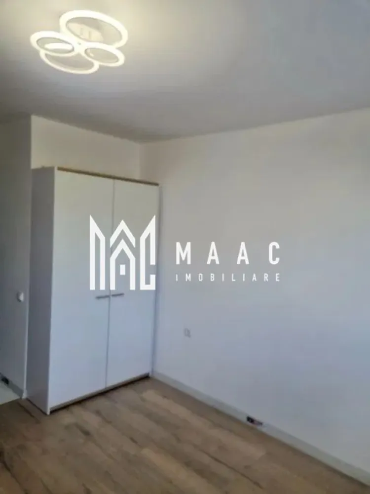 Garsonieră | 21 MPU | Lazaret - MAAC Imobiliare vă propune spre închiriere o garsonieră modernă și primitoare, situată la parterul unui bloc nou, izolat termic, prevăzut cu lift – alegerea ideală pentru cei care își doresc confort, liniște și un spațiu gata de mutare.

Locuința este compartimentată eficient și cuprinde:

cameră spațioasă și luminoasă
hol
bucătărie separată
baie

Garsoniera se închiriază complet mobilată și utilată cu mobilier nou și electrocasnice noi:

frigider
mașină de spălat
TV
hotă
cuptor și plită electrică

Confortul termic este asigurat de centrala proprie Bosch, iar blocul nou și bine izolat oferă un ambient plăcut în orice sezon.

Ideală pentru o persoană sau un cuplu care caută un cămin modern, curat și pregătit pentru mutare imediată.

Pentru informații suplimentare, menționează codul ID: CP3081689