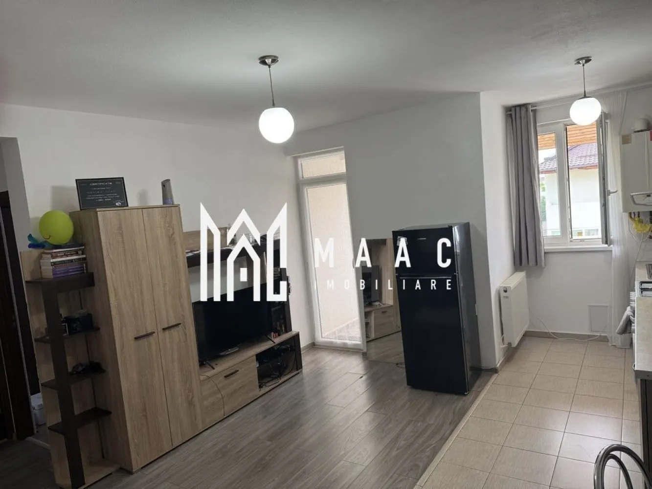 Apartament 2 camere | 45MPU | Balcon | Arhitectilor - MAAC Imobiliare vă propune spre închiriere un apartament modern cu 2 camere, în zona Cartierul Arhitectilor – o locație apreciată pentru accesul facil către magazine, mijloace de transport și puncte de interes ale orașului.

Apartamentul este complet mobilat și utilat, fiind ideal pentru un cuplu sau o persoană care își dorește confort, liniște și un spațiu luminos. Locuința este curată, bine întreținută și disponibilă începând cu luna iunie.

Beneficiază de:

centrală termică proprie
internet și cablu TV
electrocasnice complete
balcon
loc de parcare privat
debara exterioară pentru depozitare suplimentară

Apartamentul oferă un ambient plăcut și funcțional, fiind pregătit pentru mutare imediată.

Pentru informații suplimentare, menționează codul ID: CP3081573