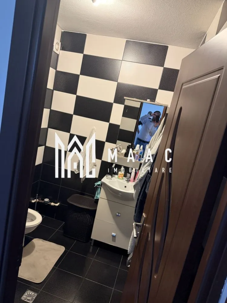 Apartament 2 camere | 45MPU | Balcon | Arhitectilor - MAAC Imobiliare vă propune spre închiriere un apartament modern cu 2 camere, în zona Cartierul Arhitectilor – o locație apreciată pentru accesul facil către magazine, mijloace de transport și puncte de interes ale orașului.

Apartamentul este complet mobilat și utilat, fiind ideal pentru un cuplu sau o persoană care își dorește confort, liniște și un spațiu luminos. Locuința este curată, bine întreținută și disponibilă începând cu luna iunie.

Beneficiază de:

centrală termică proprie
internet și cablu TV
electrocasnice complete
balcon
loc de parcare privat
debara exterioară pentru depozitare suplimentară

Apartamentul oferă un ambient plăcut și funcțional, fiind pregătit pentru mutare imediată.

Pentru informații suplimentare, menționează codul ID: CP3081573