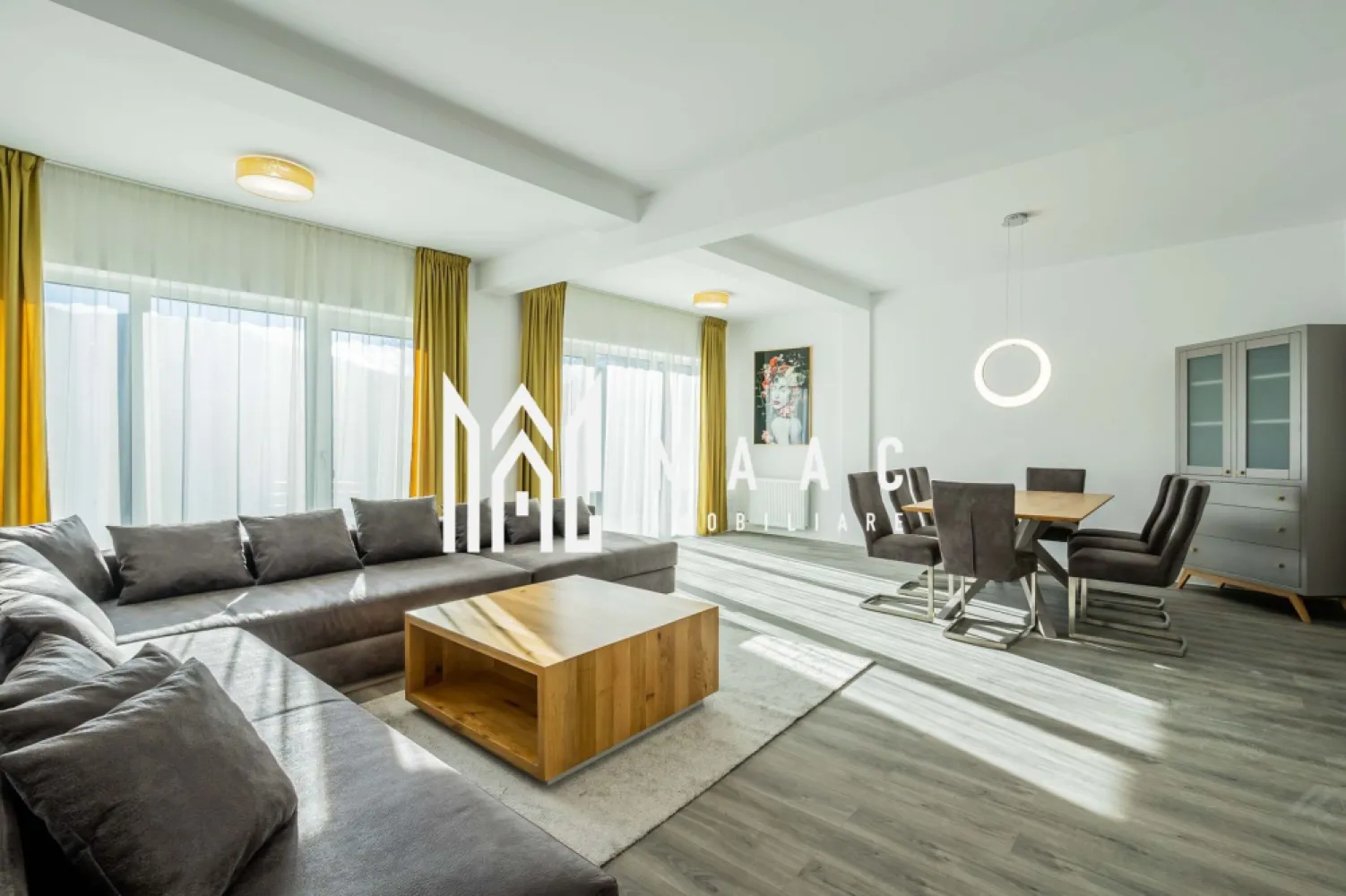 Casă Premium în Cisnădioara I 177 mp I Vedere catre Cetate - MAAC Imobiliare vă propune spre vânzare o proprietate exclusivistă, situată într-un ansamblu rezidențial premium din localitatea Cisnădioara, județul Sibiu, una dintre cele mai apreciate zone rezidențiale din apropierea orașului.

Ansamblul este format din 18 case individuale, concepute pentru a oferi intimitate, confort și un standard ridicat de locuire. Locuința are regim de înălțime D+P+E și se vinde complet mobilată și utilată, fiind pregătită pentru mutare imediată.

Locație:
Zonă naturală deosebită, ideală pentru plimbări și activități în aer liber
Acces rapid către punctele de interes:
aproximativ 20 de minute până în centrul municipiului Sibiu
Aeroportul Internațional Sibiu
Stațiunea montană Păltiniș
Acces pe șosea modernă, cu peisaje spectaculoase
Vedere panoramică către Cetatea Cisnădioara

Caracteristici proprietate
Suprafață teren: 634 mp
Suprafață utilă: 177 mp
Suprafață construită desfășurată: 315 mp
Garaj: 39 mp, cu capacitate pentru 2 autoturisme
Terase și balcoane: 44,28 mp

Compartimentare
3 dormitoare
Dormitor matrimonial cu acces la balcon propriu
Dormitoarele II și III cu acces la balcon comun și vedere către cetate
3 băi
3 terase
Living generos cu zonă de dining
Spații de depozitare eficiente

Preț și modalități de achiziție
Preț: 380.000 euro + TVA

Modalități de plată:
Cash
Credit bancar
Rate direct la dezvoltator:
- Avans minim 50% + TVA
- Diferența achitată în maximum 10 ani

Această proprietate se adresează celor care caută un stil de viață premium, într-o zonă liniștită, cu aer curat, dar cu acces facil către oraș și munte.

Pentru detalii suplimentare, consultanță sau programarea unei vizionări, va rugăm să ne contactati specificand ID: CP2862197.
