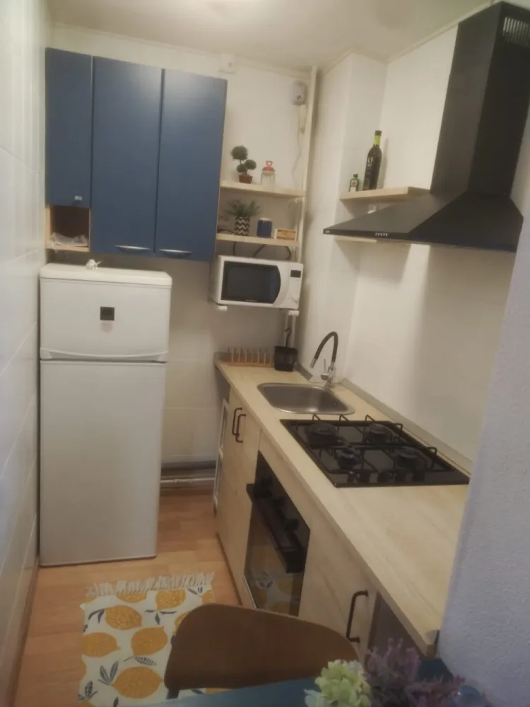 Garsoniera Titulescu - De vânzare Garsoniera 32mp, utilata și mobilată, etaj 8/11, cu balcon &nbsp;cozy,, vedere spate. Doar 8 minute de mers pe jos până în Piața Victoriei sau Gara Basarab.Se poate închiria imediat așa cum e. Pentru detalii tel: 0731624905.&nbsp;