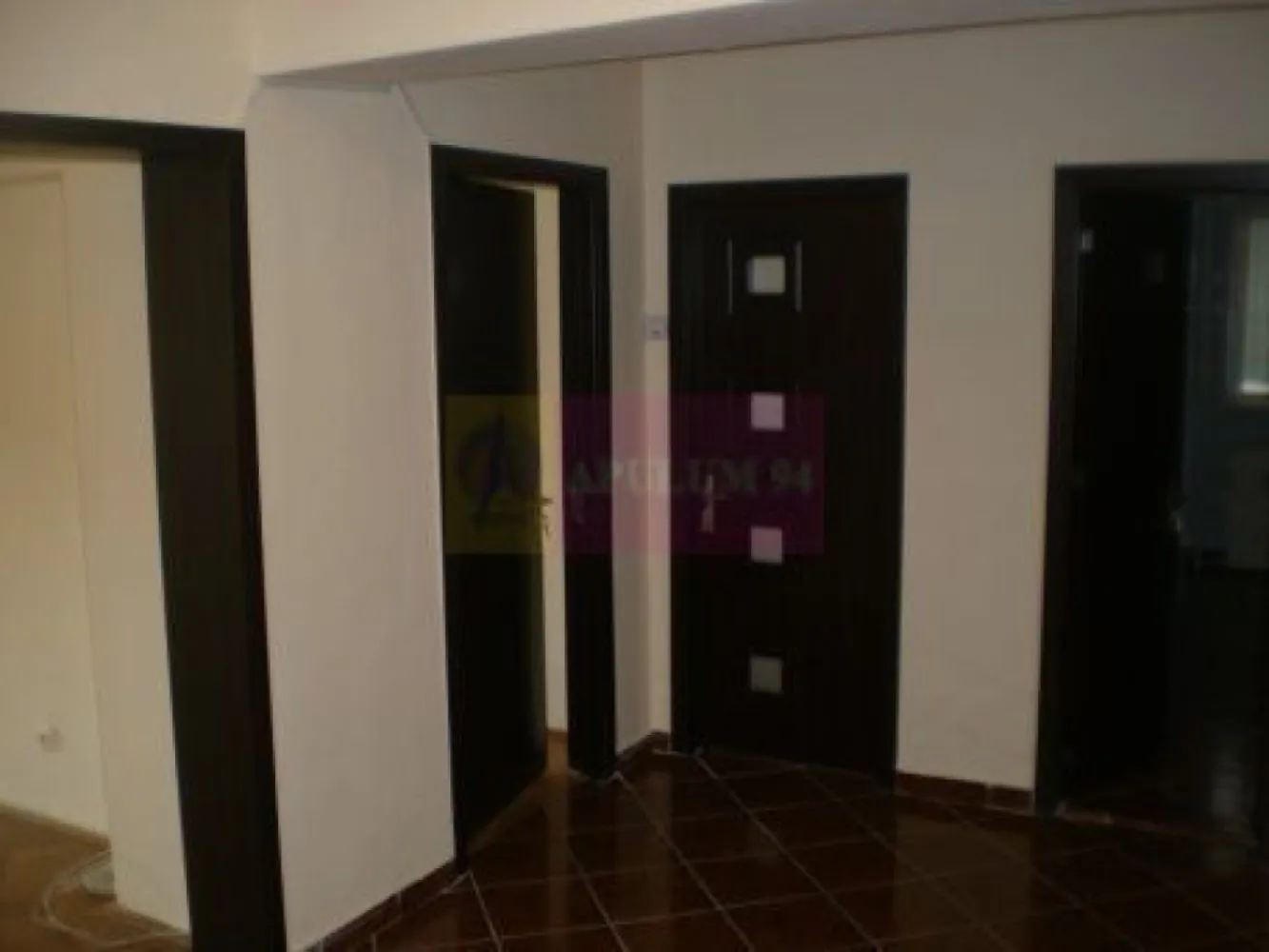 Apartament 3 camere pe bd Decebal - Va oferim spre vanzare apartament de 3 camere pe bd Decebal stradal, la etajul 4/8, cu vederea la bulevard si pe spate, cu 2 grupuri sanitare. 
Pentru detalii si vizionari contactati agentul Dona Camelia 0733683461
