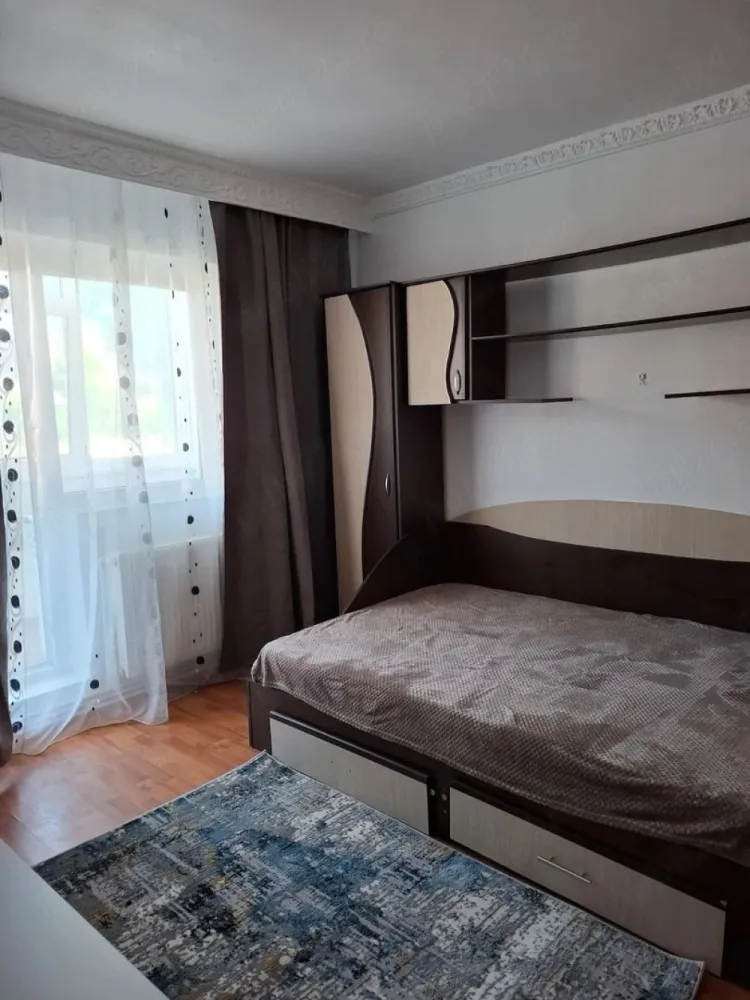 De inchiriat apartament cu 2 camere, Ireg, etajul 1, 400 euro - Vă propunem spre închiriere un apartament cu 2 camere, situat într-o zonă liniștită și accesibilă – Ireg, la etajul 1.
Locuința este complet renovată, amenajată cu bun gust și dispune de mobilier modern și electrocasnice necesare pentru un confort deplin. Apartamentul este luminos, primitor și pregătit pentru mutare imediată.
- Complet mobilat și utilat
- Renovare modernă
- Etaj 1
- Disponibil imediat.
 Preț: 400 Euro/lună
La incheierea contractului de inchiriere chiriasul va achita prima chirie, o garantie egala cu chiria si comisionul agentiei imobiliare.
Pentru detalii și programarea unei vizionări: 0746.252.252 Liliana Ene.