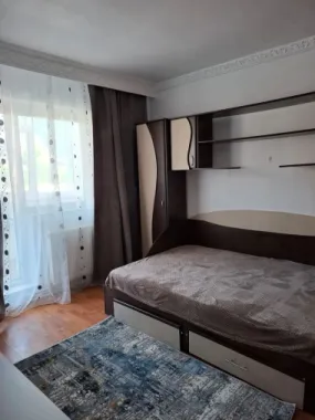 De inchiriat apartament cu 2 camere, Ireg, etajul 1, 400 euro