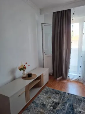 De inchiriat apartament cu 2 camere, Ireg, etajul 1, 400 euro