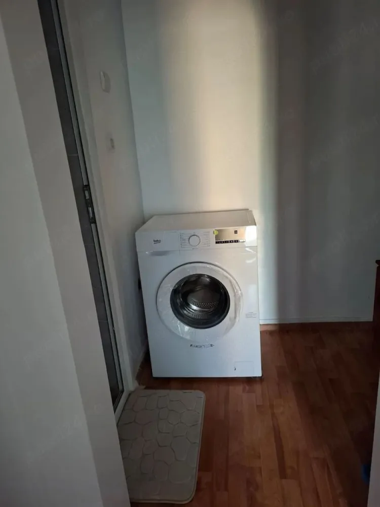De inchiriat apartament cu 2 camere, Ireg, etajul 1, 400 euro - Vă propunem spre închiriere un apartament cu 2 camere, situat într-o zonă liniștită și accesibilă – Ireg, la etajul 1.
Locuința este complet renovată, amenajată cu bun gust și dispune de mobilier modern și electrocasnice necesare pentru un confort deplin. Apartamentul este luminos, primitor și pregătit pentru mutare imediată.
- Complet mobilat și utilat
- Renovare modernă
- Etaj 1
- Disponibil imediat.
 Preț: 400 Euro/lună
La incheierea contractului de inchiriere chiriasul va achita prima chirie, o garantie egala cu chiria si comisionul agentiei imobiliare.
Pentru detalii și programarea unei vizionări: 0746.252.252 Liliana Ene.