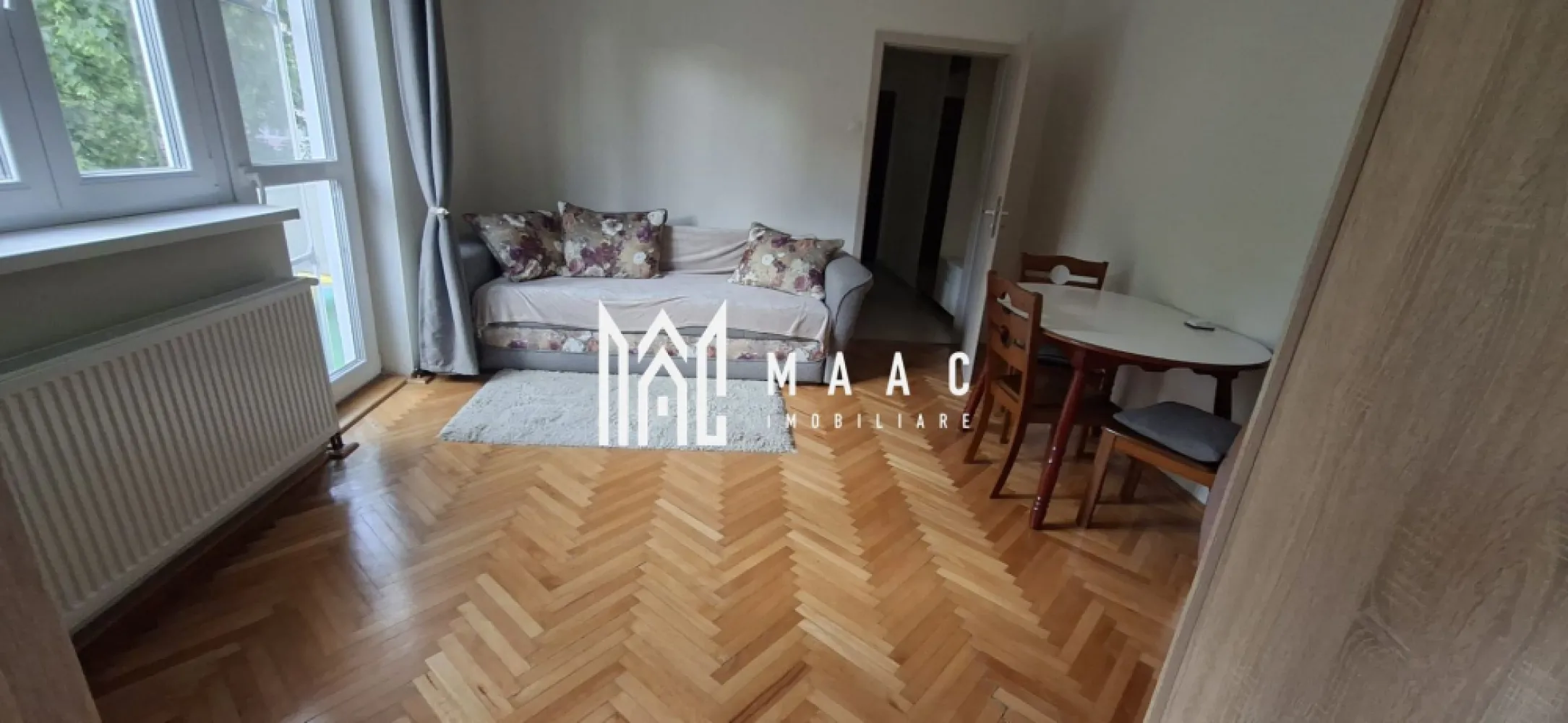 Apartament 2 Camere I Etaj Intermediar I Mihai Viteazul - Se oferă spre închiriere apartament cu 2 camere, situat la etajul 3 al unui imobil amplasat în zona Nicolae Iorga – Mihai Viteazul, una dintre cele mai apreciate și bine conectate zone din Sibiu.

Locuința este renovată, complet mobilată și utilată, fiind pregătită pentru mutare imediată.

Caracteristici:
2 camere
Etaj 3
Apartament renovat
Complet mobilat și utilat
Compartimentare practică și eficientă
Apartament luminos și bine întreținut

Avantaje:
Disponibil imediat
Se închiriază pe termen lung
Zonă excelentă, aproape de magazine, școli, farmacii și transport public
Acces rapid către toate punctele de interes ale orașului
Ideal pentru cupluri sau persoane active

Un apartament modern și confortabil, situat într-o zonă premium, perfect pentru cei care caută accesibilitate și mutare fără investiții suplimentare.

Pentru informati si vizionari: CP3096230