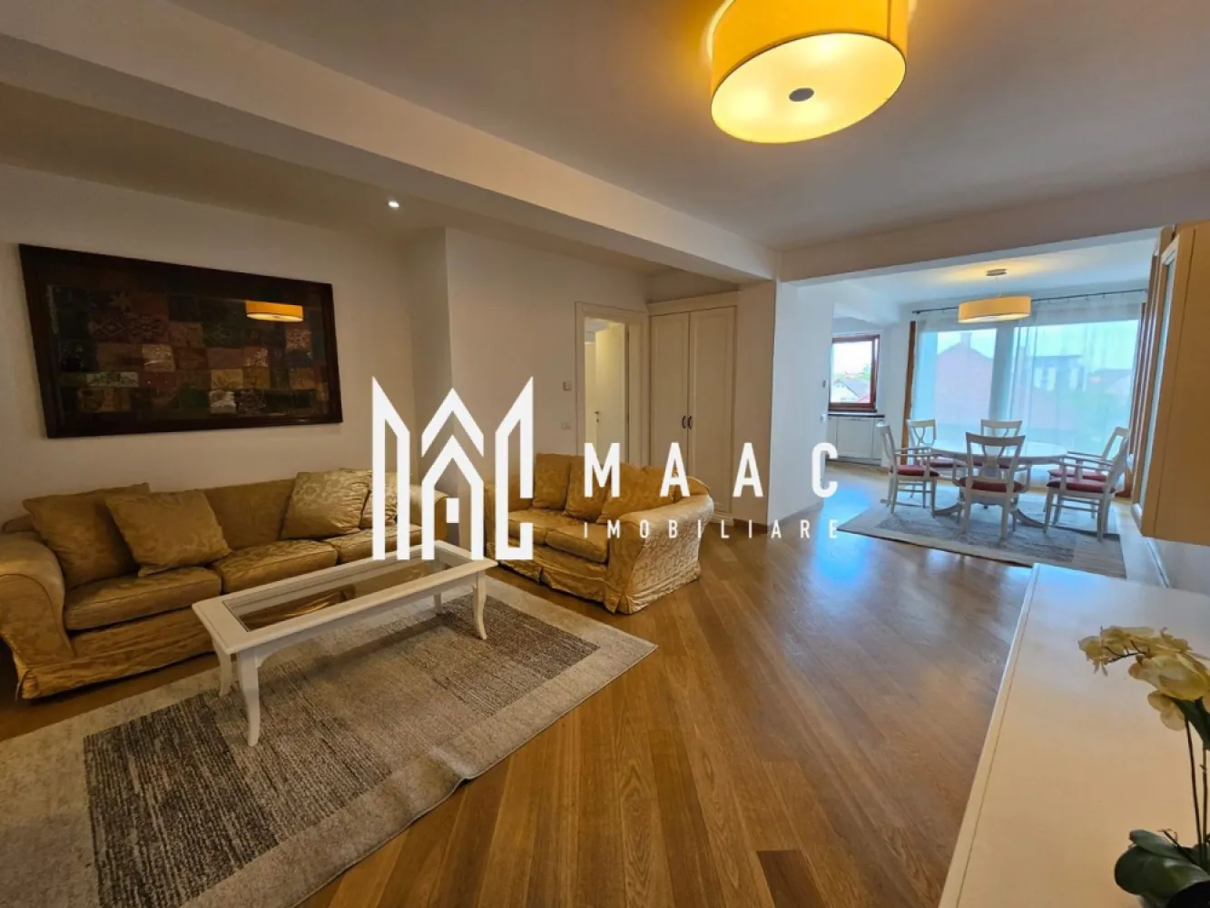 Apartament 3 camere I 2 bai I Garaj I Calea Dumbravi - MAAC Imobiliare vă propune spre închiriere un apartament spațios și elegant cu 3 camere, ideal pentru cei care își doresc confort, funcționalitate și un stil de viață modern. Locuința este compartimentată inteligent și dispune de 2 băi, perfecte pentru confortul întregii familii, precum și de 2 balcoane generoase, ideale pentru momente de relaxare.

Apartamentul beneficiază de finisaje de calitate, lumină naturală din abundență și un ambient primitor, fiind situat într-un imobil dotat cu lift pentru acces facil. În plus, proprietatea include loc de parcare în garaj subteran, oferind siguranță și comoditate.

O alegere excelentă pentru cei care caută un cămin modern, într-o locuință practică și bine organizată.
CP3097492
Pt mai multe detalii precizați că ați văzut anunțul cu ID CP3097492