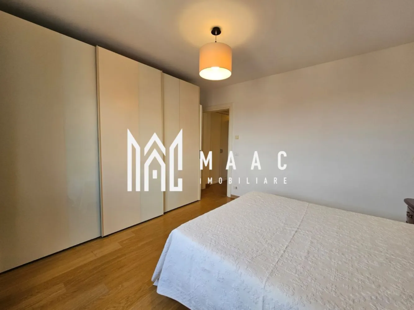 Apartament 3 camere I 2 bai I Garaj I Calea Dumbravi