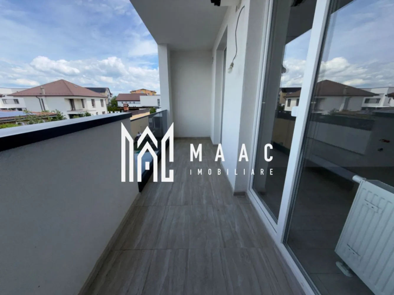 Apartament 3 Camere | 72 MP | Terasă | Parcare | Etaj 1 | Zona Pictor Brana - MAAC Imobiliare vă propune spre vânzare un apartament modern cu 3 camere, situat la etajul 1, ideal pentru cei care caută un cămin primitor într-o zonă liniștită și accesibilă.

 Suprafață utilă: 72 MP
 Etaj 1
 Terasă generoasă
 Loc de parcare inclus

Locuința impresionează prin compartimentarea eficientă și atmosfera caldă, fiind alegerea perfectă pentru o familie sau pentru investiție. Spațiile sunt bine optimizate, iar lumina naturală oferă un plus de confort fiecărei încăperi.

 Living aerisit și luminos
 2 dormitoare confortabile
 Bucătărie practică și funcțională
 Baie modern amenajată
 Terasă perfectă pentru momentele de relaxare

Apartamentul se remarcă prin finisajele atent alese și prin poziționarea excelentă, cu acces rapid către magazine, mijloace de transport și alte puncte de interes.

 Compartimentare inteligentă
 Ideal pentru locuit sau investiție
 Zonă liniștită și apreciată
 Loc de parcare inclus în preț

 Pentru mai multe informații sau pentru programarea unei vizionări, vă rugăm să contactați echipa MAAC Imobiliare și să specificați ID:CP3097644