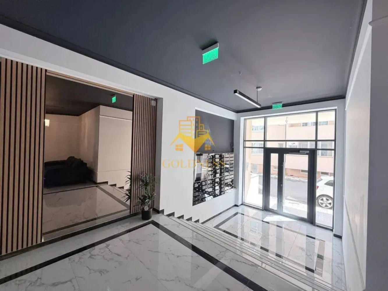 2 camere open space, Pet Friendly, Parcare, Zona Cetatii, Floresti - GOLDNESS Imobiliare vă propune spre închiriere un apartament cu 2 camere complet mobilat și utilat, la etajul 1 într-un imobil de 4 etaje, în Floresti.
Dispune de loc de parcare subteran!
Se accepta doar animale de talie mica!
Se află în apropierea stațiilor de transport în comun, magazine, restaurante, spații verzi, farmacii, etc. 

Apartamentul este compartimentat astfel:
 - dormitor cu pat matrimonial, dulap, noptiere
 - living cu bucatarie open space complet utilată și mobilată, canapea, loc de servit masa 
 - baie cu dus walk-in, calorifer port prosop și dulap pentru depozitare.
 - terasa de 11 mp.

Imobilul este dotat cu toate cele necesare- centrală proprie, frigider, aragaz, hotă, mașină de spălat haine, etc. 

Dacă sunteți interesați de acest apartament și doriți să îl vizionați, dar și pentru alte oferte nu ezitați să ne contactați telefonic sau prin e-mail. Vă stăm la dispoziție!
Pentru intermediere se percepe un comision de 50% din prețul chiriei!