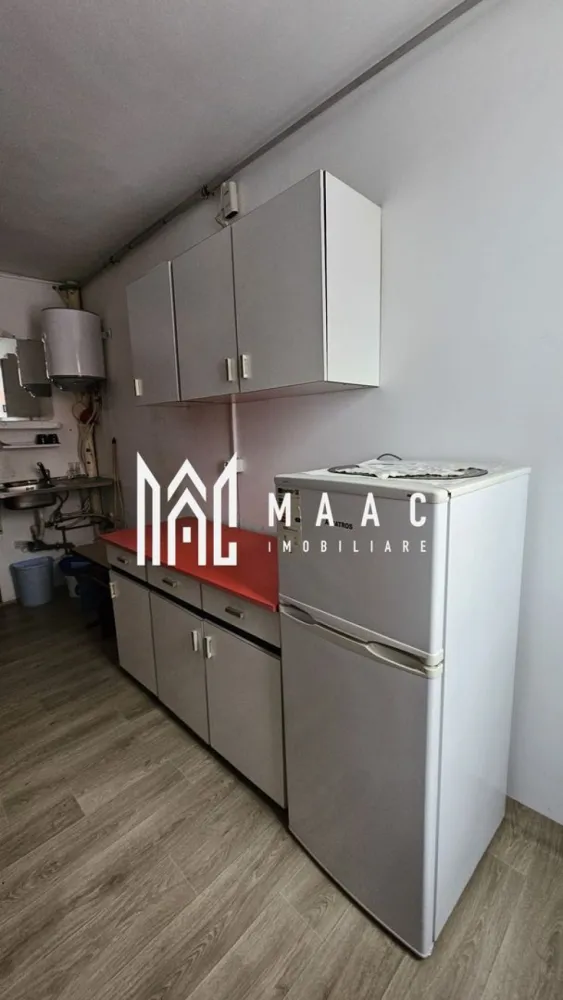Garsoniera I Etaj 2 I Renovat I Hipodrom - MAAC Imobiliare vă propune spre achiziție o garsonieră situată într-o zonă convenabilă din cartierul Hipodrom, perfectă pentru cei care caută o locuință compactă la un preț minim.

Cu o suprafață utilă de 12 mp, această garsonieră este amplasată la etajul 2 al unui bloc de garsoniere, fiind mobilată și utilată, gata pentru locuit.
 Grupul sanitar este comun pe fiecare palier, iar proprietatea este racordată la toate utilitățile necesare.

Achiziția se poate face prin aport financiar propriu, reprezentând o oportunitate excelentă pentru cei care doresc o investiție accesibilă.

Aceasta poate fi alegerea perfectă pentru un spațiu eficient și practic.

Pentru mai multe detalii sau programarea unei vizionări, nu ezitați să ne contactați, specificând: ID: CP2863031