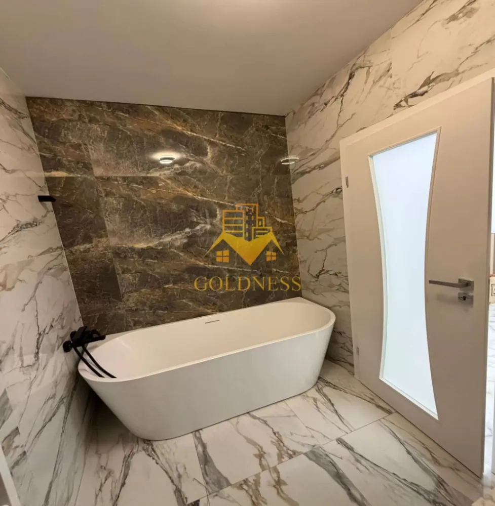 2 camere, Intre Lacuri, Park Lake Zona Iulius Mall, FSEGA,Pet Friendly - GOLDNESS Imobiliare vă propune spre închiriere un apartament cu 2 camere open-space complet mobilat și utilat, la etajul 1 într-un imobil de 10 etaje, în cartierul Intre Lacuri, Zona Park Lake 3.
Se poate inchiria parcare subterana cu 50 euro!
Apartamentul este compartimentat astfel:
 - dormitor cu pat matrimonial, dressing, noptiere

 - living cu bucatarie open-space complet utilată, canapea, loc de servit masa, TV

 - baie cu vana, calorifer port prosop inox și dulap pentru depozitare.

 - balcon de 6 mp.

Imobilul este dotat cu toate cele necesare- centrală proprie, mașină de spălat haine, frigider, plită electrică, hotă, etc. 
Se află în apropierea stațiilor de transport în comun, magazine, restaurante, spații verzi, farmacii, etc. 

Dacă sunteți interesați de acest apartament și doriți să îl vizionați, dar și pentru alte oferte nu ezitați să ne contactați telefonic sau prin e-mail. Vă stăm la dispoziție!