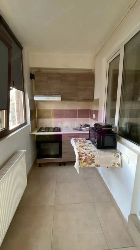 Garsoniera Militari Residence Super oferta - Agentia Imobiliara Apulum 94, va propune spre vanzare 
Garsoniera curata si spatioasa situata in Complexul Militari Rezident, Str Sg ilie Petre nr 86 Chiajna Ilfov cu o suprafata de 32 mp. Et 7. din 8. 
An de constructie 2018. 
Garsoniera dubla, confort 1 semdecomandata. cu centrala proprie, aer conditionat.geam termopan..
 Supraveghere video pe strada,bloc, scara. 
Aproape de Mall Militari Rezident . ...Auchan. Multe magazine in capatul srazi.
Statia de autobuz la 50 de m de bloc .
Parcarea este la liber in fata blocului
Se vinde semimobilata, gata de mutare.
Pret usor negociabil