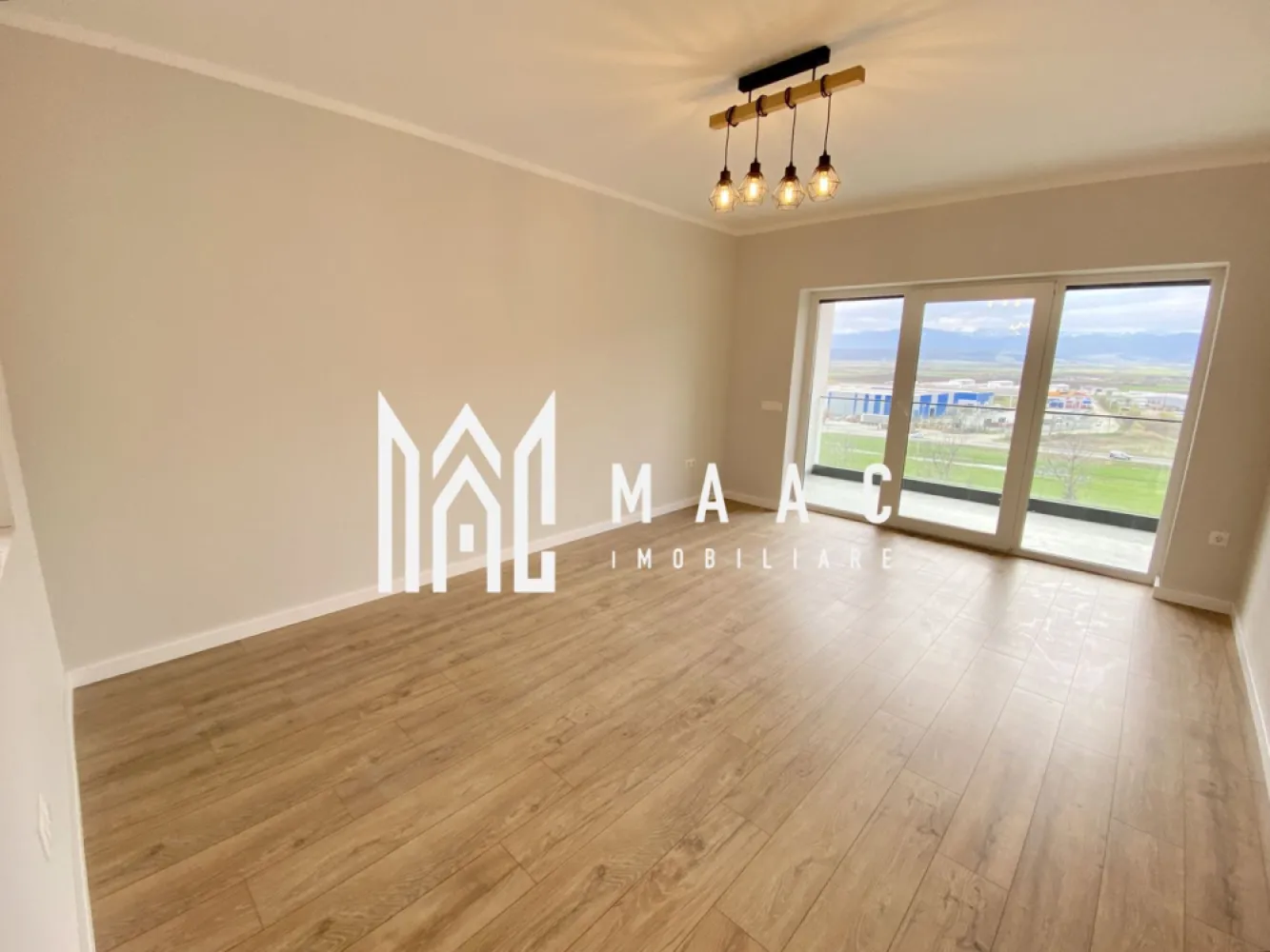 Apartament 2 camere - intabulat, finisat la cheie I Comision 0% - MAAC Imobiliare vă propune spre vânzare un apartament cu 2 camere - intabulat, finisat la cheie.

Modalități de plată flexibile: Îți oferim posibilitatea de a alege între sursele tale proprii de finanțare sau opțiuni de credit ipotecar, fără să afecteze prețul final.

Descriere apartament:

Suprafata utila 53.45 mp + logie de 7.37 mp
Configurație decomandată, cu un hol de acces, o bucătărie separată, un living cu ieșire pe balcon, un dormitor și o baie.

Avantajele acestui apartament:

Terasă cu hidroizolație și sistem de drenaj
Încălzire în pardoseală
Balcon cu orientare sudică
Loc de parcare inclus
Priveliște panoramică
Predare la stadiul de finisare la cheie
Numeroase spații de depozitare
Izolare eficientă cu vată bazaltică
Balconul și casa scării finisate la cheie, cu granit și sticlă securizată
Design arhitectural distinctiv, cu elemente din larice siberian și piatră naturală
Ocupare teritorială redusă, cu 25% din suprafață și 45% spații verzi
Zonă cu vegetație bogată, 4 locuri de joacă pentru copii și un teren de fotbal
Loc de parcare: Un loc de parcare este inclus în prețul acestui apartament.

Distante: La doar 4 minute de zona Industrială Vest, 4 minute de Metro și 15 minute de centrul istoric al Sibiului.

Pentru mai multe detalii precizati telefonic ca ati vazut anuntul cu ID: CP1983693.