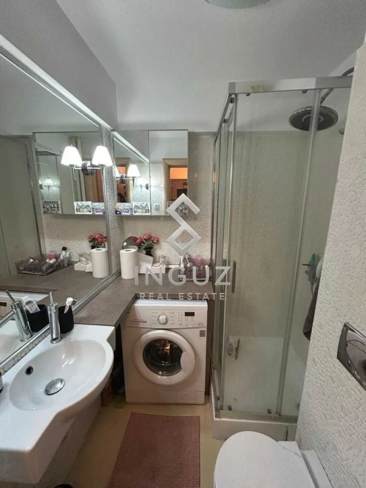 Apartament 2 camere de închiriat – Floreasca, București - Apartament 2 camere de închiriat – Floreasca, București ⬇️ العربية ⬇️
480 € / lună | 47 mp | etaj 1

Apartament cochet și modern de 2 camere, situat în una dintre cele mai verzi și exclusiviste zone din București – Floreasca.
Complet mobilat și utilat, amenajat inteligent pentru confort și funcționalitate de zi cu zi.

• 47 mp
• Etaj 1
• Living luminos
• Dormitor confortabil
• Mobilat și utilat complet
• Dressinguri și spații generoase de depozitare
• Bucătărie complet echipată
• Aer condiționat
• Geamuri termopan
• Zonă liniștită și verde

Locație excelentă, aproape de restaurante, cafenele, magazine și mijloace de transport.
Pentru mai multe detalii sau vizionare, vă rugăm să ne contactați.

شقة غرفتين للإيجار – فلوريسكا، بوخارست
480 € / شهر | 47 متر مربع | الطابق 1

شقة مميزة وحديثة مكونة من غرفتين، تقع في واحدة من أرقى وأكثر المناطق خضرة في بوخارست – فلوريسكا.
الشقة مفروشة ومجهزة بالكامل، وتم تصميمها بشكل عملي ومريح للحياة اليومية.

• 47 متر مربع
• الطابق 1
• غرفة معيشة مشرقة
• غرفة نوم مريحة
• مفروشة ومجهزة بالكامل
• مساحات تخزين واسعة
• مطبخ مجهز بالكامل
• تكييف هواء
• نوافذ عازلة
• منطقة هادئة وخضراء

موقع ممتاز قريب من المطاعم والمقاهي والمحلات ووسائل النقل.
للمزيد من التفاصيل أو لتحديد موعد للمعاينة، يرجى التواصل معنا.