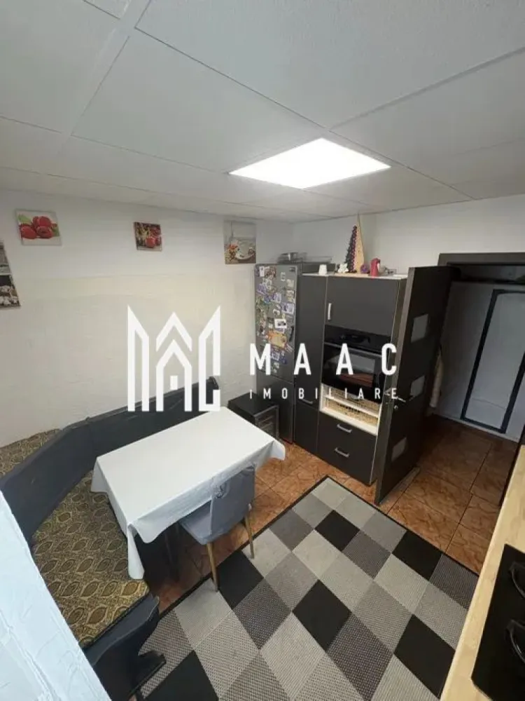 Apartament 2 camere | 58 MPU | Etaj 4 | Hipodrom 3 - MAAC Imobiliare vă propune spre vânzare un apartament cu 2 camere, confort 1, decomandat, situat la etajul 4 într-un bloc din cărămidă, aflat în curs de izolare termică.

 Detalii proprietate:
Suprafață utilă: 58 mp
Compartimentare eficientă:
2 camere
Bucătărie mare, separată
Baie cu geam de aerisire
2 holuri
Debara / dressing
Etaj: 4
Apartamentul se vinde mobilat
Pod spațios pentru depozitare

 Detalii imobil:
Bloc din cărămidă
În curs de izolare termică
Scară liniștită, cu doar 3 apartamente pe nivel
Apartamentul nu este orientat către strada principală, beneficiind de liniște

 Avantaje zonă:
2 școli și grădiniță în apropiere
Parc, magazine (Lidl, Profi), farmacii, bănci
Parcări gratuite, recent amenajate
Zonă bine conectată și căutată

 Alte informații:
Apartamentul a fost renovat recent
Potrivit atât pentru locuire, cât și pentru investiție

Pentru mai multe detalii precizati telefonic ca ati vazut anuntul cu ID: CP2864449