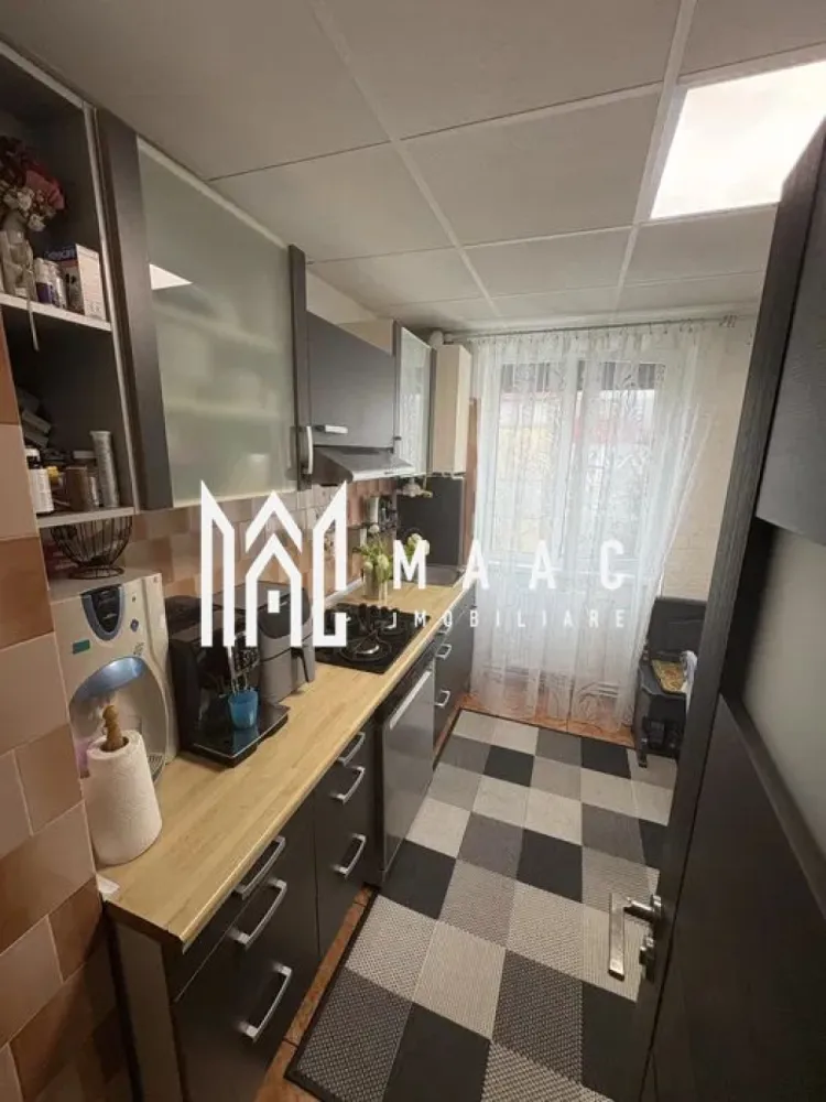 Apartament 2 camere | 58 MPU | Etaj 4 | Hipodrom 3 - MAAC Imobiliare vă propune spre vânzare un apartament cu 2 camere, confort 1, decomandat, situat la etajul 4 într-un bloc din cărămidă, aflat în curs de izolare termică.

 Detalii proprietate:
Suprafață utilă: 58 mp
Compartimentare eficientă:
2 camere
Bucătărie mare, separată
Baie cu geam de aerisire
2 holuri
Debara / dressing
Etaj: 4
Apartamentul se vinde mobilat
Pod spațios pentru depozitare

 Detalii imobil:
Bloc din cărămidă
În curs de izolare termică
Scară liniștită, cu doar 3 apartamente pe nivel
Apartamentul nu este orientat către strada principală, beneficiind de liniște

 Avantaje zonă:
2 școli și grădiniță în apropiere
Parc, magazine (Lidl, Profi), farmacii, bănci
Parcări gratuite, recent amenajate
Zonă bine conectată și căutată

 Alte informații:
Apartamentul a fost renovat recent
Potrivit atât pentru locuire, cât și pentru investiție

Pentru mai multe detalii precizati telefonic ca ati vazut anuntul cu ID: CP2864449