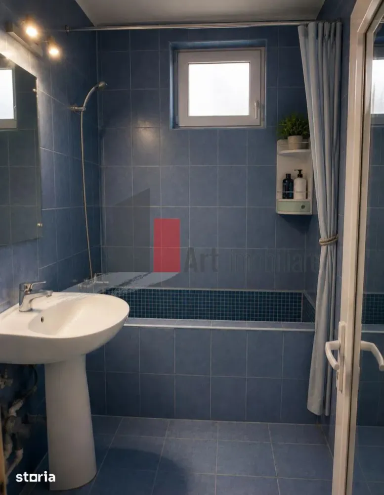 Vânzare apartament 3 camere Bd. Obregia - Turnu Măgurele - Vă prezint spre achiziție un apartament complet renovat de 3 camere. Au fost schimbate instalațiile sanitare și electrice. Geamurile sunt termopan, deși blocul nu a fost încă izolat. Ușile, parchetul au fost înlocuite. Baia are aerisire proprie, prin geam.
Locuința are 2 balcoane, unul pe dormitor, celălalt pe camera de zi. 

Se asigură 2 locuri de parcare.
Toate actele sunt pregătite.
Blocul încă nu este reabilitat termic și nu este încadrat în nici o clasă de risc sau de urgență.

Stațiile de metrou Piața Sudului și Apărătorii Pateriei sunt la 15 minute de mers cu mijloacele de transport. Stații STB: 102, 125, 312, N105, N106, 72, 73.
În apropiere este Școala 189, Policlinica Râul Sadului, Grand Arena, Hornbach, Lidl, Kaufland, Carrefour.

Pentru vizionare sau obținerea mai multor detalii, vă stau cu drag la dispoziție.