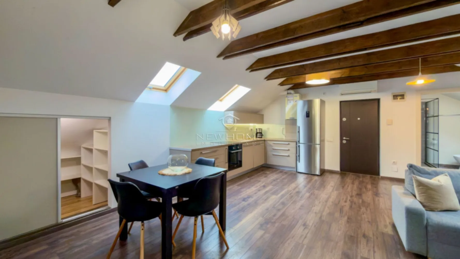 Apartament 3 camere, 115 mp, zona Borhanci - NewHOME Imobiliare ofera in EXCLUSIVITATE spre inchiriere apartament modern cu 3 camere, situat in cartierul Borhanci in apropiere de Str. Brancusi. Apartamentul este amplasat la etajul 4 (MANSARDA) intr un imobil construit in anul 2020. Compus din: living open space impreuna cu bucataria, 2 dormitoare, 1 baie, 1 balcon. Dispune de suprafata utila de 115 mp + balcon. Pentru confortul Dvs. se inchiriaza complet mobilat si utilat cum se vede in poze. Avand in vedere poziția si avantajele zonei este una de mare interes, fiind in apropire de transport in comun, magazine, farmacii, banci etc. Pentru mai multe informatii si pentru a programa o vizionare, contactati-ne cu incredere!
