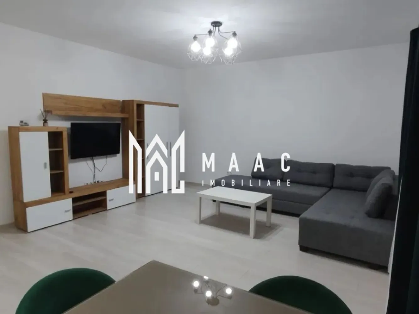 Apartament 2 camere | Parter inalt | Modern | Selimbar - MAAC Imobiliare vă prezintă spre vânzare un apartament cu 2 camere, situat la parterul unui imobil din Șelimbăr.

Caracteristici:
Suprafață utilă: 60 mp
Amplasare la parterul unui imobil cu regim de înălțime P+3 etaje

Compartimentare: living cu bucătărie open-space, dormitor, baie dotată cu cadă și geam pentru aerisire naturală, precum și debara pentru depozitare

Confort termic asigurat prin centrală termică proprie și calorifere
Loc de parcare inclus
Imobil construit în anul 2020
Apartamentul se vinde complet mobilat, exact așa cum este prezentat în fotografii.

Pentru mai multe informații sau pentru a programa o vizionare, nu ezitați să ne contactați, specificand ID: CP2863030