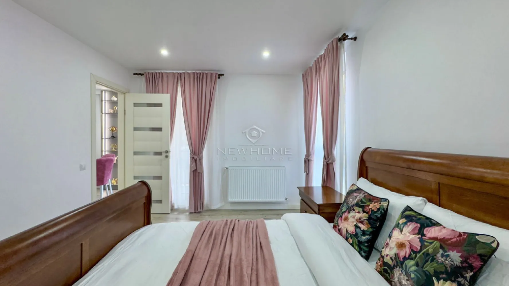 Apartament cu 3 camere de vânzare în zona Centrală