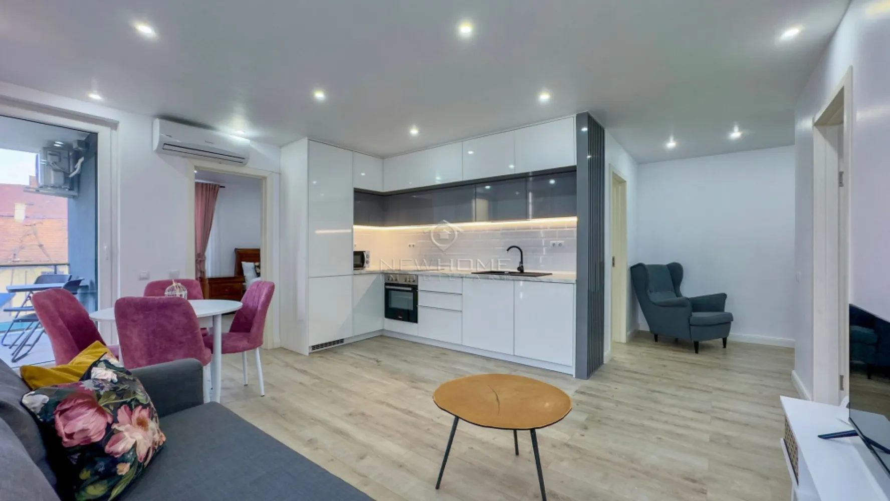 Apartament cu 3 camere de vânzare în zona Centrală