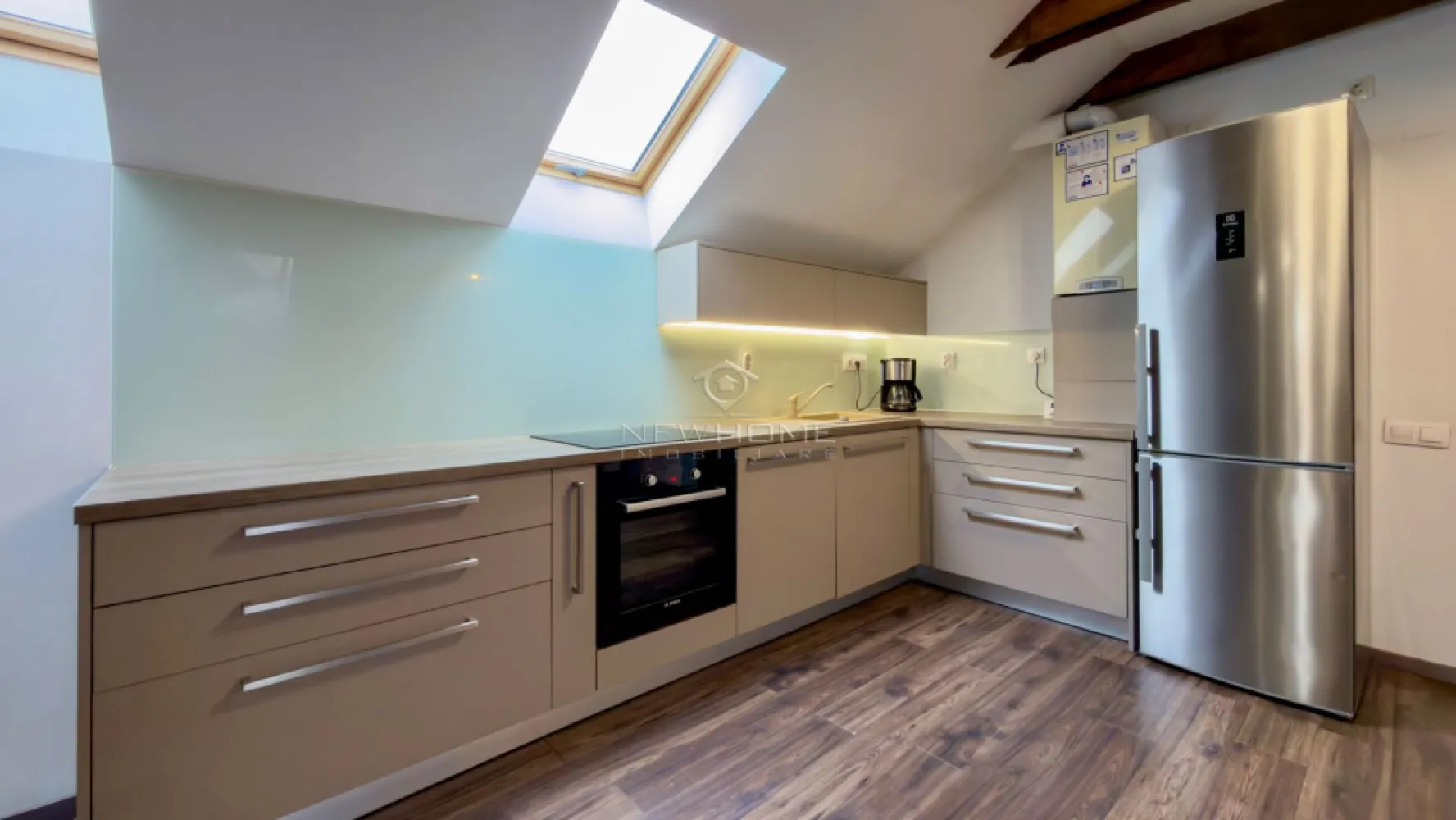 Apartament 3 camere, 115 mp, zona Borhanci - NewHOME Imobiliare ofera in EXCLUSIVITATE spre vanzare, apartament modern cu 3 camere, situat in cartierul Borhanci in apropiere de Str. Brancusi. Apartamentul este amplasat la etajul 4 (MANSARDA) intr un imobil construit in anul 2020. Compus din: living open space impreuna cu bucataria, 2 dormitoare, 1 baie, 1 balcon. Dispune de suprafata utila de 115 mp + balcon. Pentru confortul Dvs. se vinde complet mobilat si utilat cum se vede in poze. Avand in vedere poziția si avantajele zonei este una de mare interes, fiind in apropire de transport in comun, magazine, farmacii, banci etc. Pentru mai multe informatii si pentru a programa o vizionare, contactati-ne cu incredere!