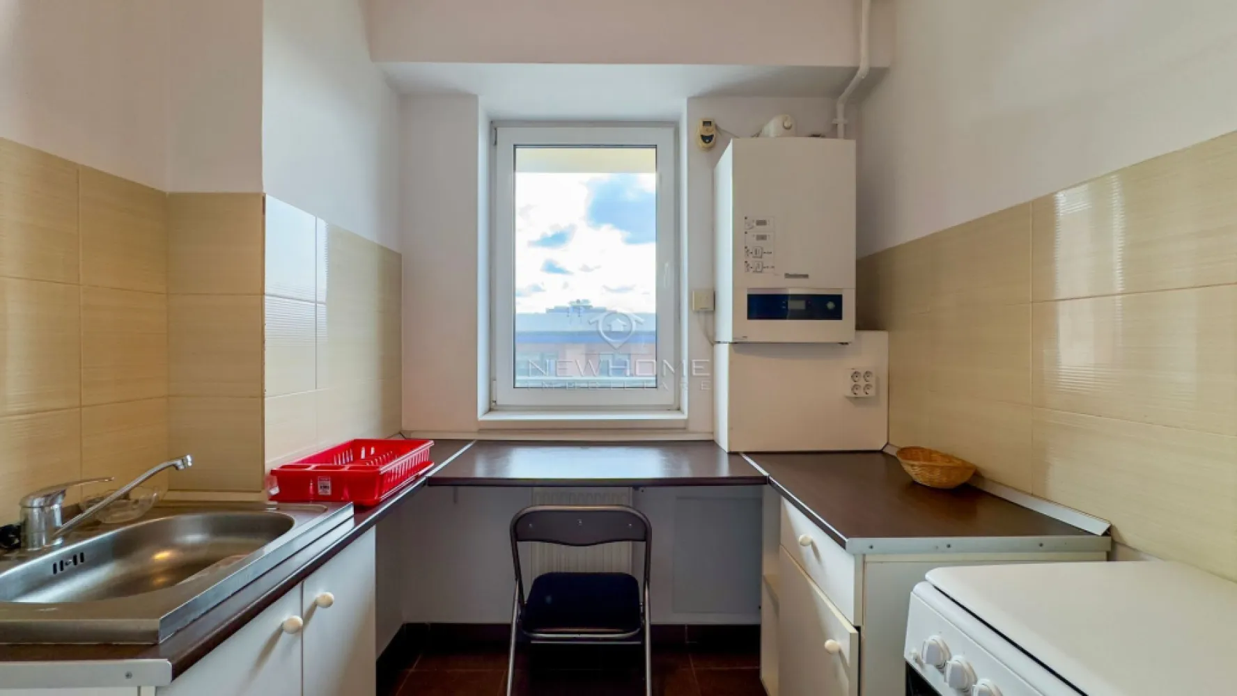 Apartament de vanzare 1 camera, zona Iulius Mall, FSEGA - NewHOME Imobiliare ofera in EXCLUSIVITATE spre vanzare apartament modern cu 1 camera, situat in cartierul Gheorgheni, zona Iulius Mall. Apartamentul este amplasat la etajul 6 din 8, dispune de suprafata utila de 39 mp. + 7 mp. balcon. Se vinde complet utilat si mobilat, dotat cu centrala termica proprie. Avand in vedere poziția si avantajele zonei este de mare interes, datorita pozitionarii fiind in apropiere de centrul comercial Iulius Mall, Business centre, facultatea FSEGA, Porsche Engineering, Iulius Park, lacul Gheorgheni, baza Sportiva, etc. Pentru mai multe informatii si pentru a programa o vizionare, contactati-ne cu incredere!