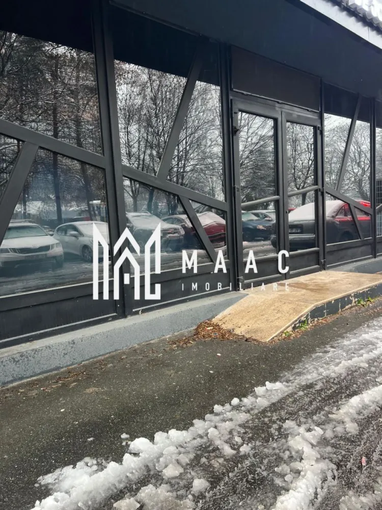 Spatiu Comercial | Ostroveni | Casa Stiintei - MAAC Imobiliare vă propune spre închiriere un spațiu comercial cu potențial excelent, situat în Râmnicu Vâlcea, cartier Ostroveni, într-o zonă intens circulată pietonal.

Spațiul are o suprafață utilă de 65 mp și este compartimentat eficient în 3 camere, grup sanitar, beneficiind de o vitrină stradală generoasă de aproximativ 10 mp, ideală pentru vizibilitate și promovare.

Imobilul se pretează pentru multiple tipuri de activități comerciale (birouri, salon, cabinet, magazin, punct de servicii etc.), iar locurile de parcare sunt disponibile chiar în fața clădirii, un avantaj important pentru clienți.

Zonă cu trafic pietonal intens
Vizibilitate foarte bună
Compartimentare practică
Posibilitate de reamenajare – se oferă perioadă de grație de 30 de zile

Condiții de închiriere:

* Chirie: 700 euro/lună + TVA
* Garanție: 1 lună de chirie
* Contract flexibil, ideal pentru dezvoltarea unei afaceri

Pentru mai multe detalii sau pentru programarea unei vizionări, MAAC Imobiliare vă stă la dispoziție.

id: CP2864890