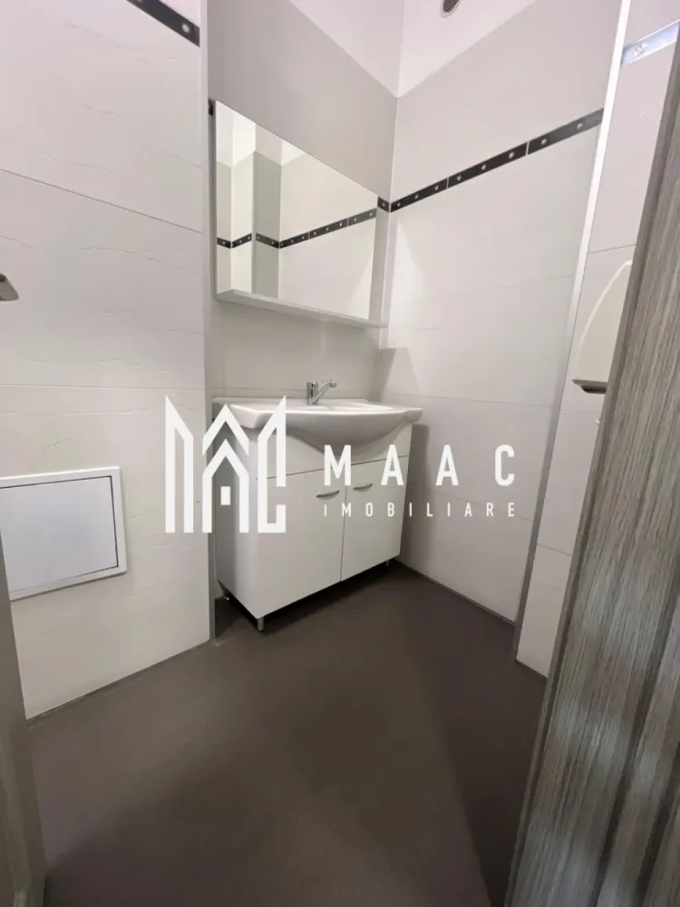 Spatiu Comercial | Ostroveni | Casa Stiintei - MAAC Imobiliare vă propune spre închiriere un spațiu comercial cu potențial excelent, situat în Râmnicu Vâlcea, cartier Ostroveni, într-o zonă intens circulată pietonal.

Spațiul are o suprafață utilă de 65 mp și este compartimentat eficient în 3 camere, grup sanitar, beneficiind de o vitrină stradală generoasă de aproximativ 10 mp, ideală pentru vizibilitate și promovare.

Imobilul se pretează pentru multiple tipuri de activități comerciale (birouri, salon, cabinet, magazin, punct de servicii etc.), iar locurile de parcare sunt disponibile chiar în fața clădirii, un avantaj important pentru clienți.

Zonă cu trafic pietonal intens
Vizibilitate foarte bună
Compartimentare practică
Posibilitate de reamenajare – se oferă perioadă de grație de 30 de zile

Condiții de închiriere:

* Chirie: 700 euro/lună + TVA
* Garanție: 1 lună de chirie
* Contract flexibil, ideal pentru dezvoltarea unei afaceri

Pentru mai multe detalii sau pentru programarea unei vizionări, MAAC Imobiliare vă stă la dispoziție.

id: CP2864890
