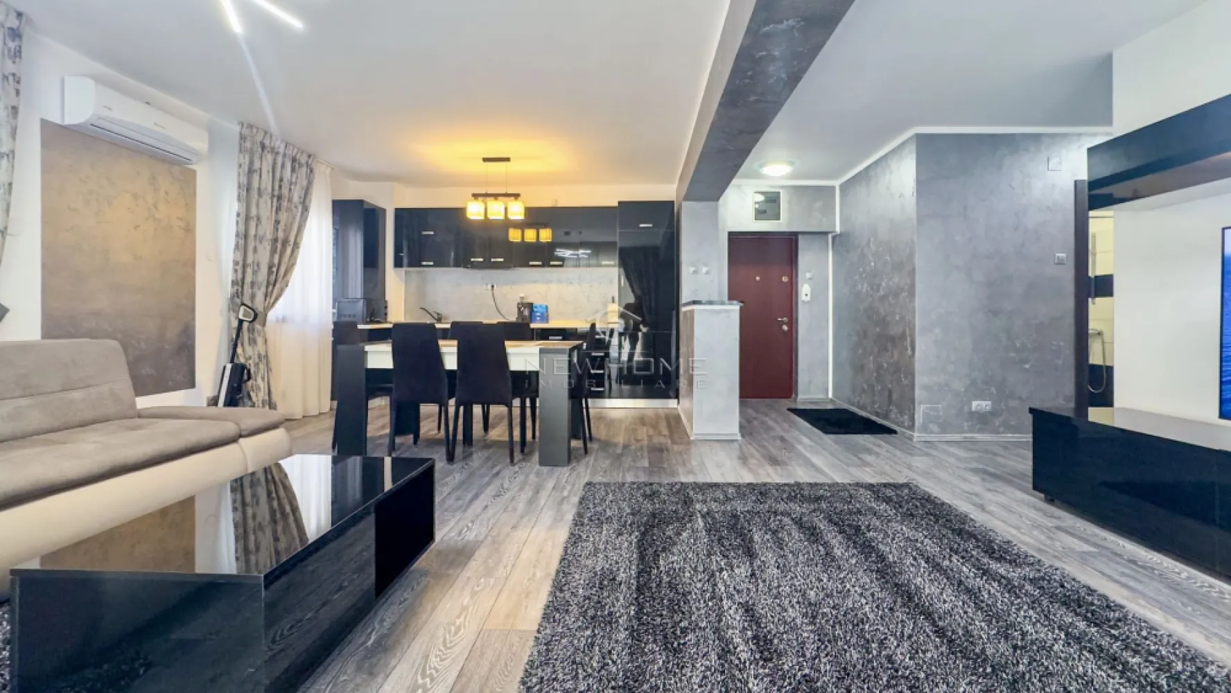 Apartament 3 camere 90 mp, 20 mp terasa, 90 mp gradina - NewHOME Imobiliare ofera in EXCLUSIVITATE spre vanzare, apartament modern cu 3 camere, situat in cartierul Buna Ziua intr-o zona linistita. Apartamentul este amplasat la parterul inalt al unui imobil construit in anul 2015. Compus din: hol, living openspace impreuna cu bucatariea, 2 dormitoare, 2 bai, 2 balcoane, se poate achiziționa și loc de PARCARE subteran, boxa pentru depozitare la prețul de 18.000 euro. Dispune de suprafata utila de 90 mp, 20 mp terase, 90 mp de gradina. Pentru confortul Dvs. se vinde complet mobilat/utilat, dotat cu centrala termica proprie, AER conditionat, electrocasnice de calitate. Avand in vedere poziția si avantajele zonei este una de mare interes, fiind in apropire de transport in comun, magazine alimentare, farmacii, banci etc. Pentru mai multe informatii si pentru a programa o vizionare, contactati-ne cu incredere!