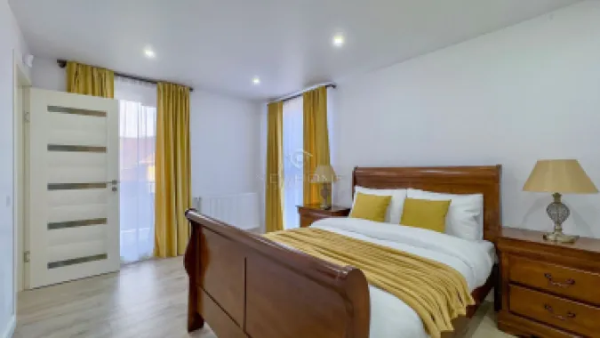 Apartament cu 3 camere de vânzare în zona Centrală