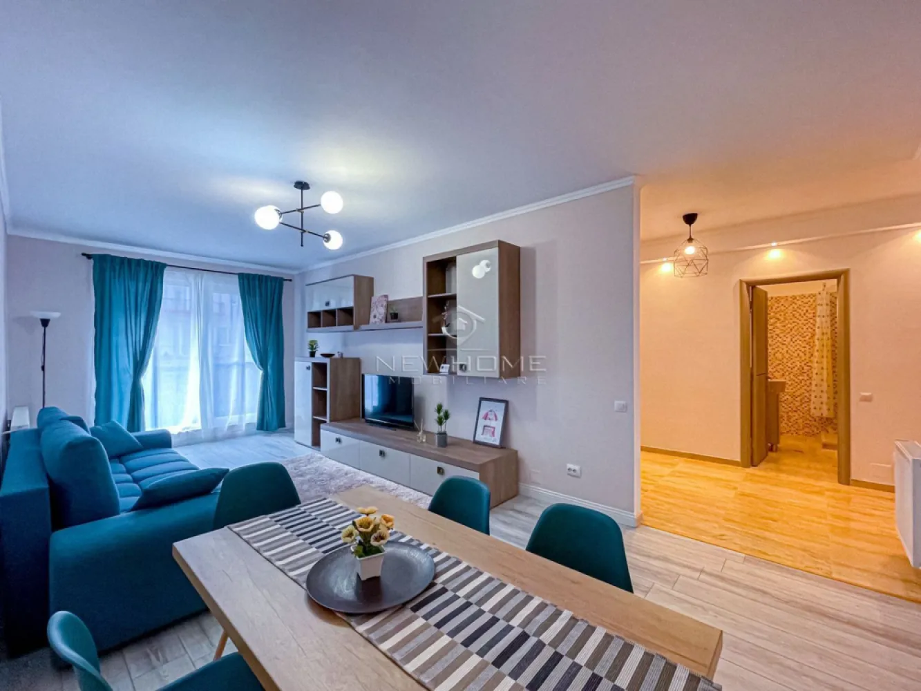 Apartament 2 camere, Str Abatorului Floresti - NewHOME Imobiliare ofera spre vanzare apartament modern cu 2 camere semidecomandat, amplasat la parterul inalt al unui imobil cu 3 etaje, constrult in anul 2019, dotat cu spraveghere video 24/24 H. Situat pe Str Abatorului, zonă cu trafic redus. Apartamentul dispune de suprafata utila de 60 mp utili + 2 balcoane, suprafata totala construita 84 mp. Compus din: hol, living, bucatarie, dormitor, baie, dressing, balcon. Pentru confortul Dvs. se vinde complet mobilat si utilat, dotat cu centrala termica proprie, electrocasnice de inalta calitate, hota, plita, cuptor electric, masina de rufe, frigider, smart TV, loc de PARCARE subteran la pretul de 7000 euro. Avand in vedere poziția si avantajele zonei este una de interes maxim, datorita pozitionarii fiind in aproapiere de mijloacele de transport in comun, magazine, farmacie, unitati de invatamant, parc, etc. Pentru mai multe informatii si pentru a programa o vizionare, contactati-ne cu incredere!