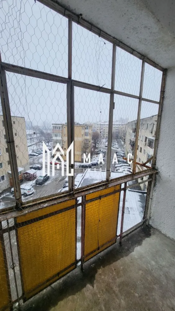 Apartament 2 camere 60MP | Ostroveni - Apartament 2 camere Ostroveni | 60MP | Centrala termica, disponibil imediat pentru locuit.

MAAC Imobiliare vă propune spre vânzare un apartament cu 2 camere, situat pe Strada Luceafarului, in zona Cina, Ostroveni.
Proprietatea se află la etajul 4 din 4 al unui bloc recent construit, prevazut cu lift, si cu pod mansardat.

Apartamentul este inteligent compartimentat pentru a oferi confort și funcționalitate:

* Living luminos și primitor

* Bucătărie generoasa cu acces la unul dintre cele 2 balcoane

* 1 dormitor

* 1 grupur sanitar

* 2 Balcoane utile și accesibile in suprafata generoasa de 8MP

Pentru un confort termic sporit, apartamentul beneficiaza de incalzire printr-o centrala termica proprie, iar incalzirea este prin calorifere

Apartamentul a fost renovat si isi asteapta o noua familie, ce il poate mobila si utila dupa bunul plac.

Această proprietate este ideală pentru familii, dar și pentru cei care își doresc confort, stil și o locație excelentă pe una dintre cele mai căutate artere ale orașului.

Pentru mai multe detalii sau pentru programarea unei vizionări, MAAC Imobiliare vă stă cu drag la dispoziție.

ID CP2864768