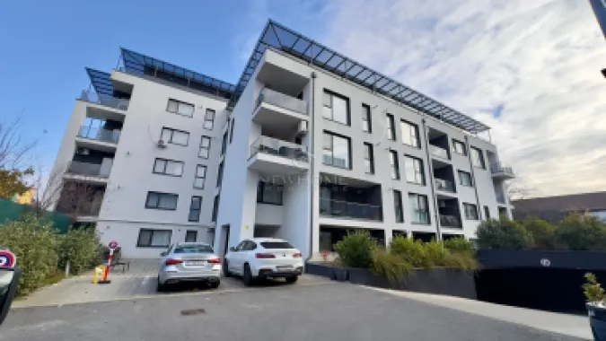 Apartament cu 3 camere de vânzare în zona Centrală