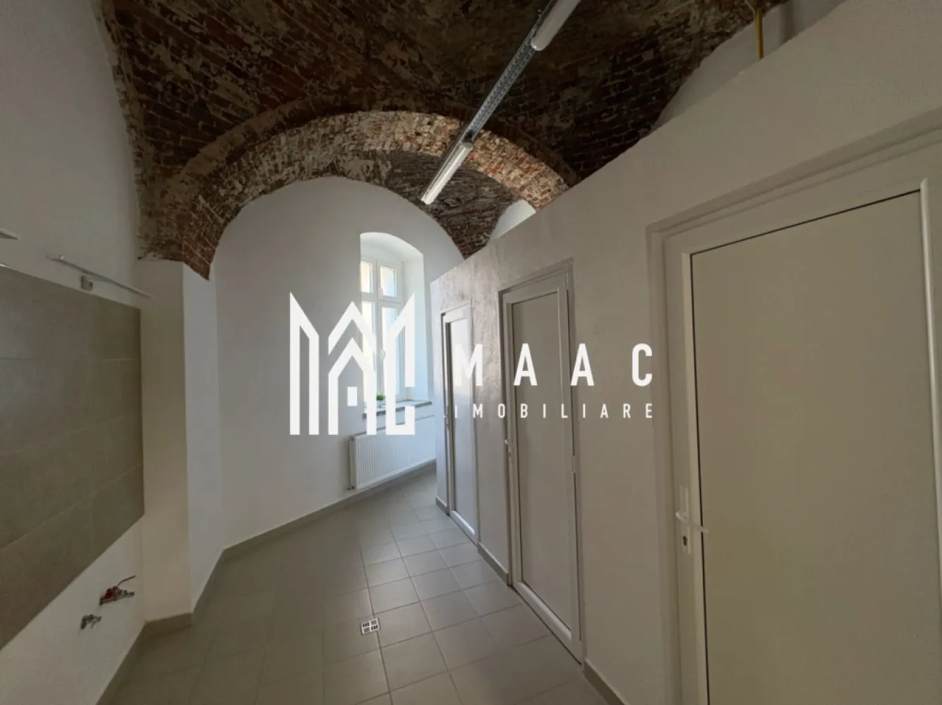 Casa ultracentrală cu potențial mixt – 1285 mp, acces dublu