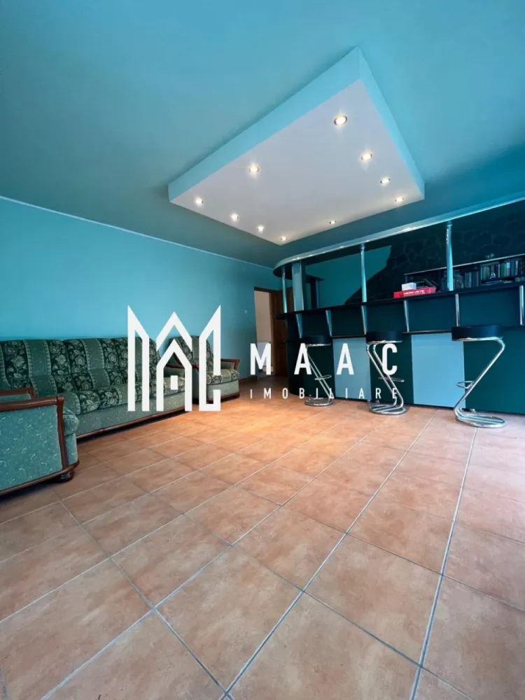 Vila | P+2 | Magazin | Pausesti-Maglasi | Cheia - MAAC Imobiliare vă propune spre vânzare o vilă P+2, situată în Păușești Măglași, la doar 200 m de intersecția cu Cheia, în imediata vecinătate a stațiunii Băile Olănești, zonă recunoscută pentru potențialul turistic ridicat.

Proprietatea are o suprafață construită de 360 mp și este amplasată pe un teren generos de 950 mp. Construită în 2015, vila beneficiază de o compartimentare practică și funcțională.

La parter, imobilul dispune de vitrină stradală, spațiu utilizat anterior ca magazin mixt, ideal pentru activitate comercială, recepție sau zonă comună în cazul amenajării ca pensiune.

Casa este compartimentată astfel:

* 7 camere
* bucătărie
* 3 grupuri sanitare

Datorită amplasării, suprafeței și configurației, proprietatea este potrivită atât pentru locuința, cât și pentru investiție, având potențial excelent pentru pensiune, unitate de cazare sau alte activități turistice, beneficiind de proximitatea stațiunii Băile Olănești.

Avantaje principale:

* regim de înălțime P+2
* vitrină stradală la parter - Fost MAGAZIN
* construcție modernă (2015)
* teren de 950 mp
* vecinătatea stațiunii Băile Olănești
* acces facil către Râmnicu Vâlcea

Imobilul beneficiaza de toate utilitatile: apa, gaze, curent, canalizare.

Pentru mai multe detalii și programarea unei vizionări, vă invităm să contactați MAAC Imobiliare.

id: CP2865934